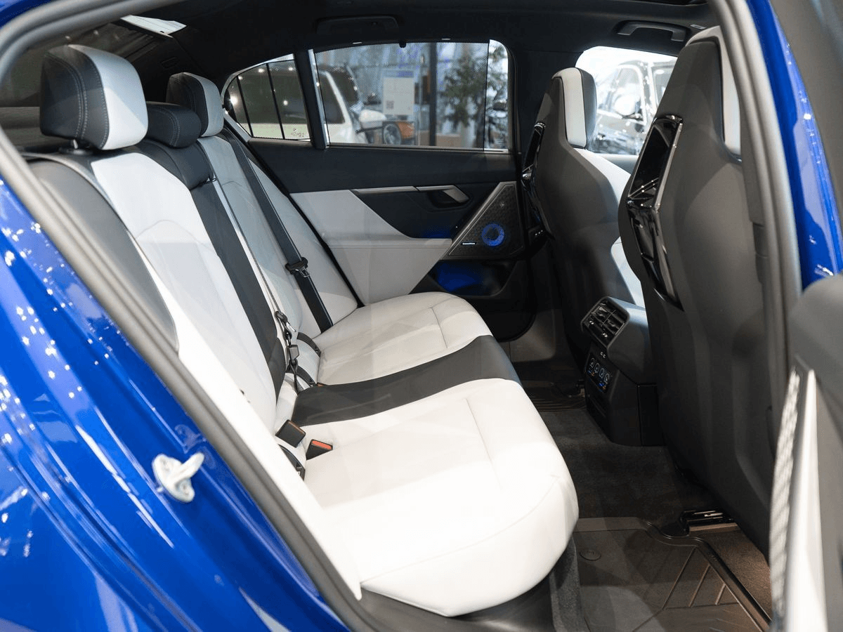 BMW M5 2024 — миниатюра 14