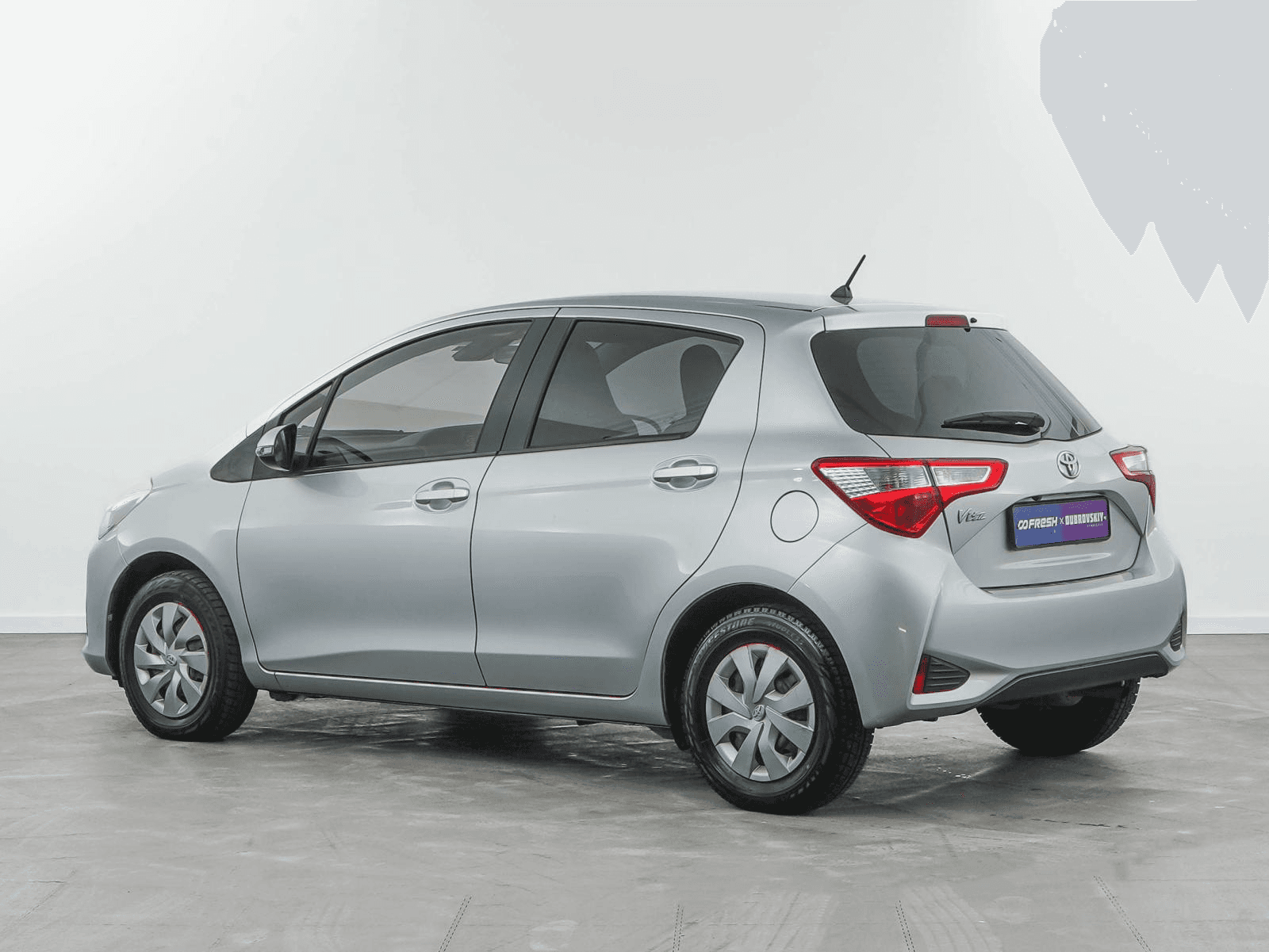 Toyota Vitz 2017 — миниатюра 2
