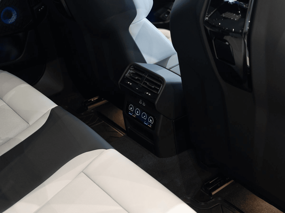 BMW M5 2024 — миниатюра 16