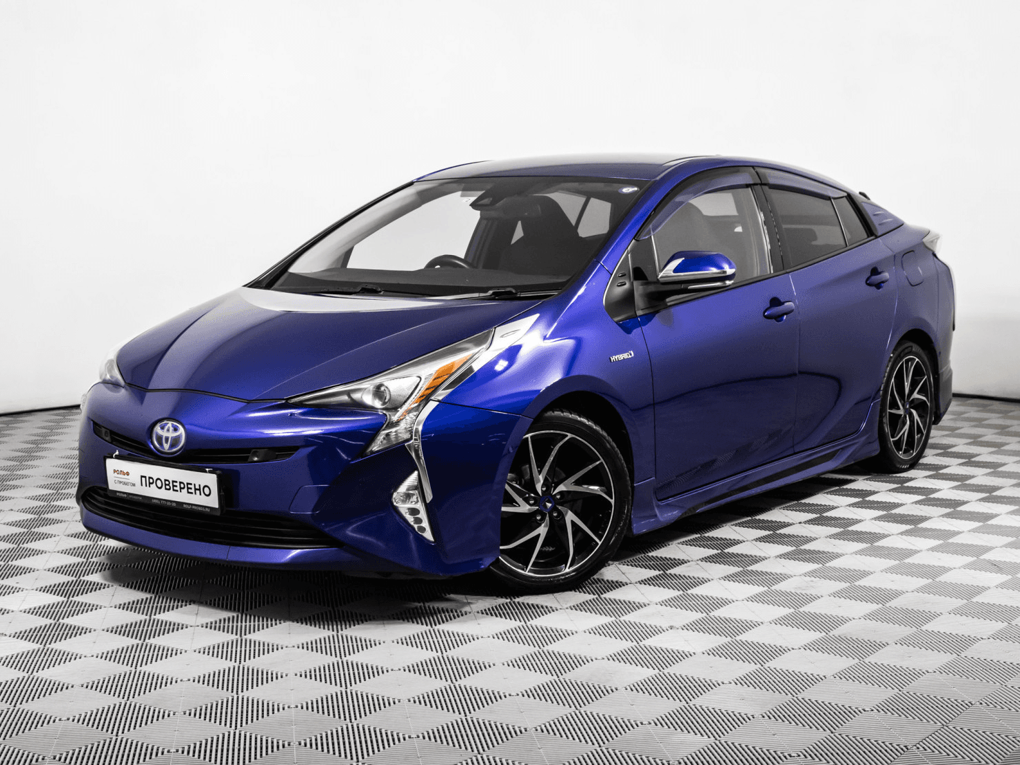 Toyota Prius 2016 — купить в Москва