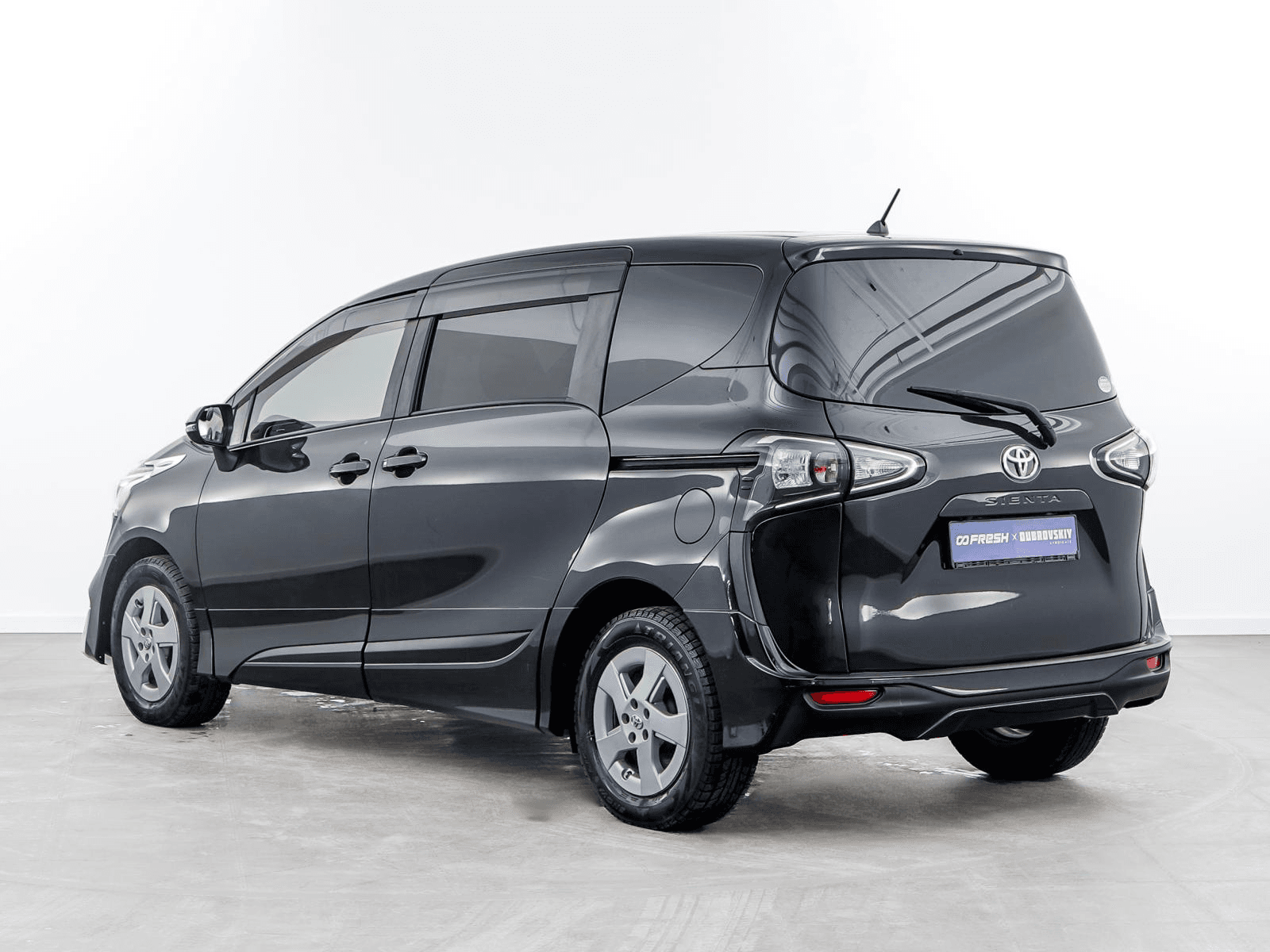 Toyota Sienta 2019 — миниатюра 2