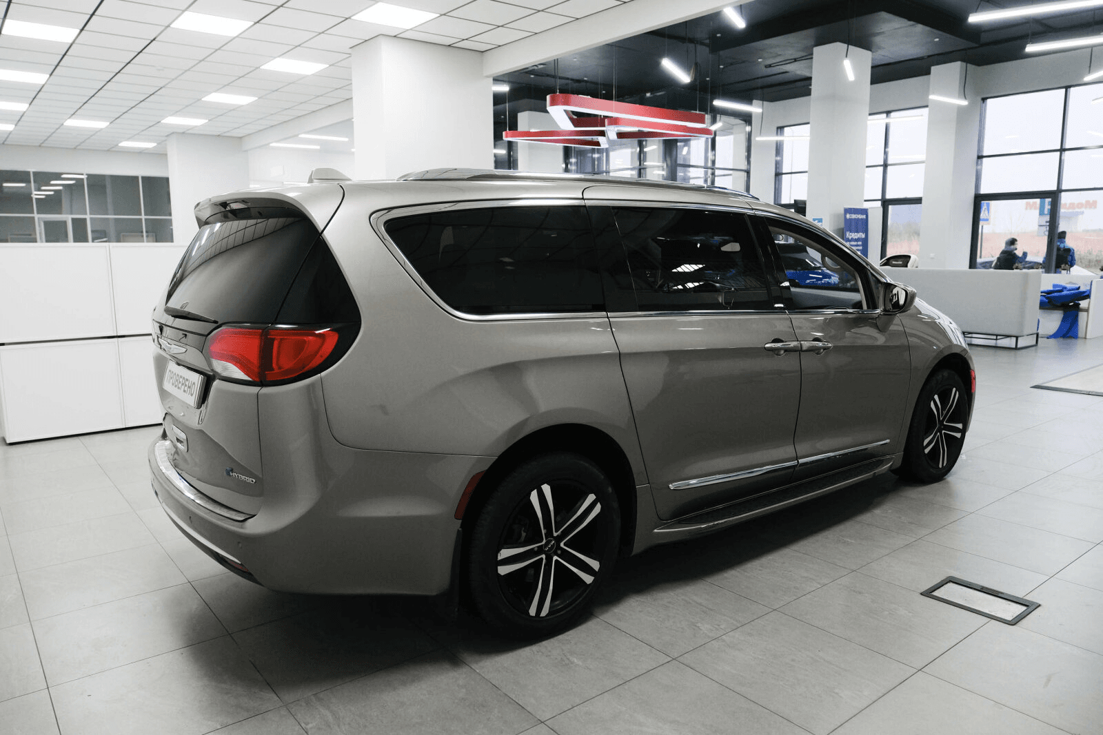 Chrysler Pacifica 2017 — миниатюра 3