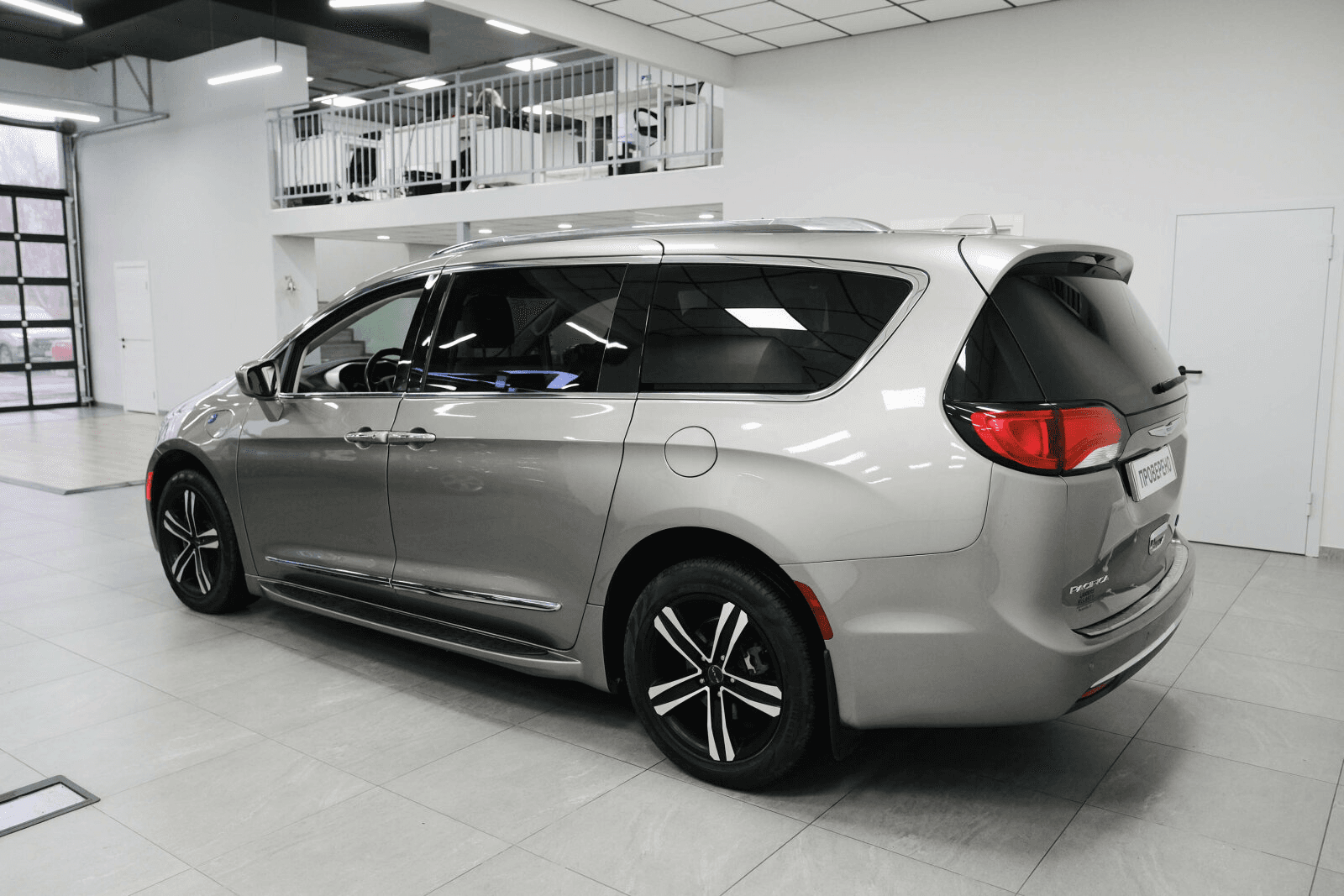 Chrysler Pacifica 2017 — миниатюра 4