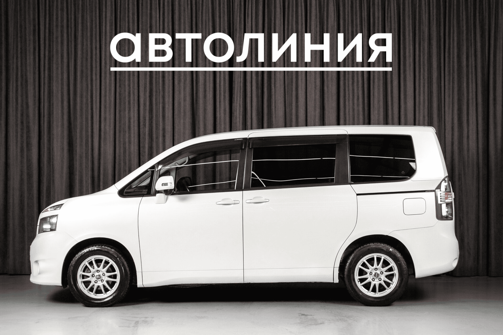 Toyota Voxy 2007 — миниатюра 3