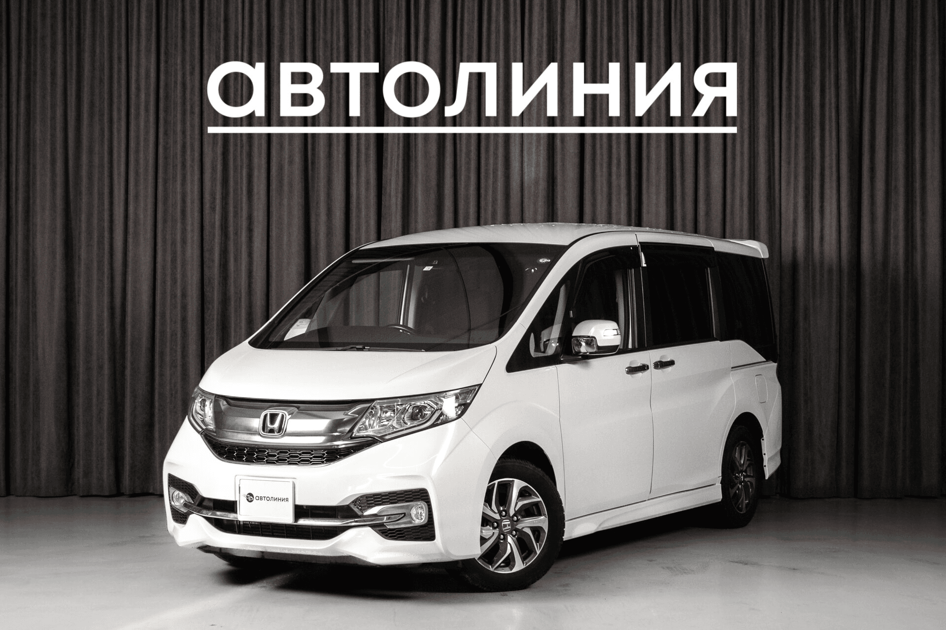 Honda Stepwgn 2015 — купить в Красноярск
