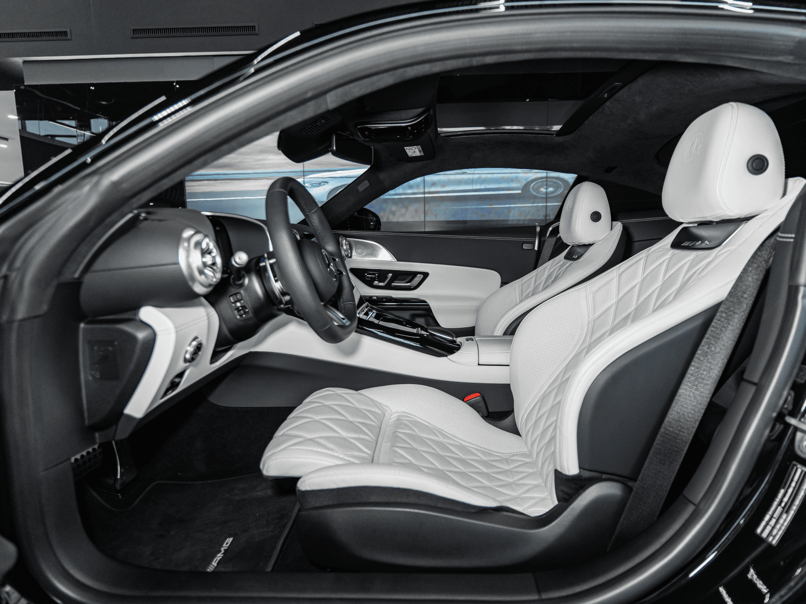 Mercedes-Benz AMG GT 2024 — миниатюра 13