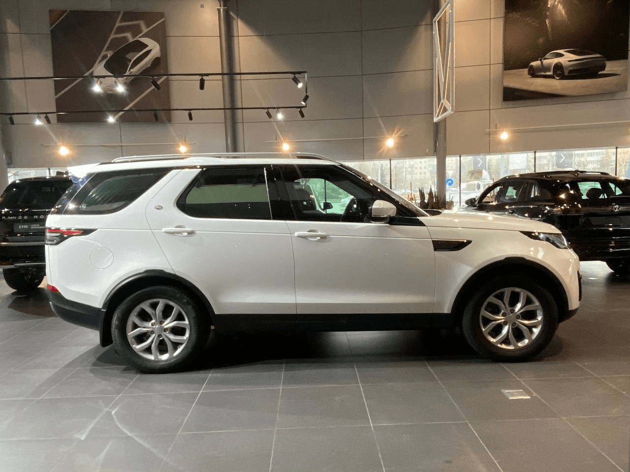 Land Rover Discovery 2019 — миниатюра 4