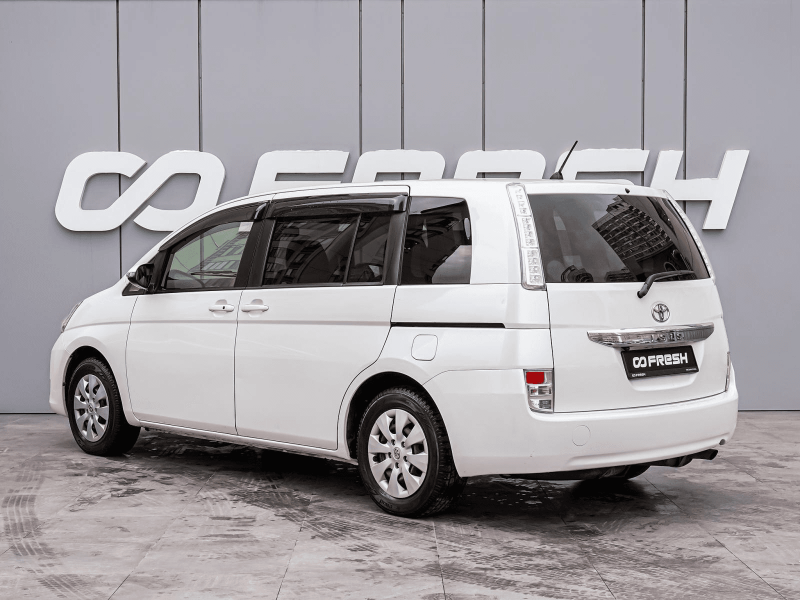 Toyota ISis 2014 — миниатюра 2