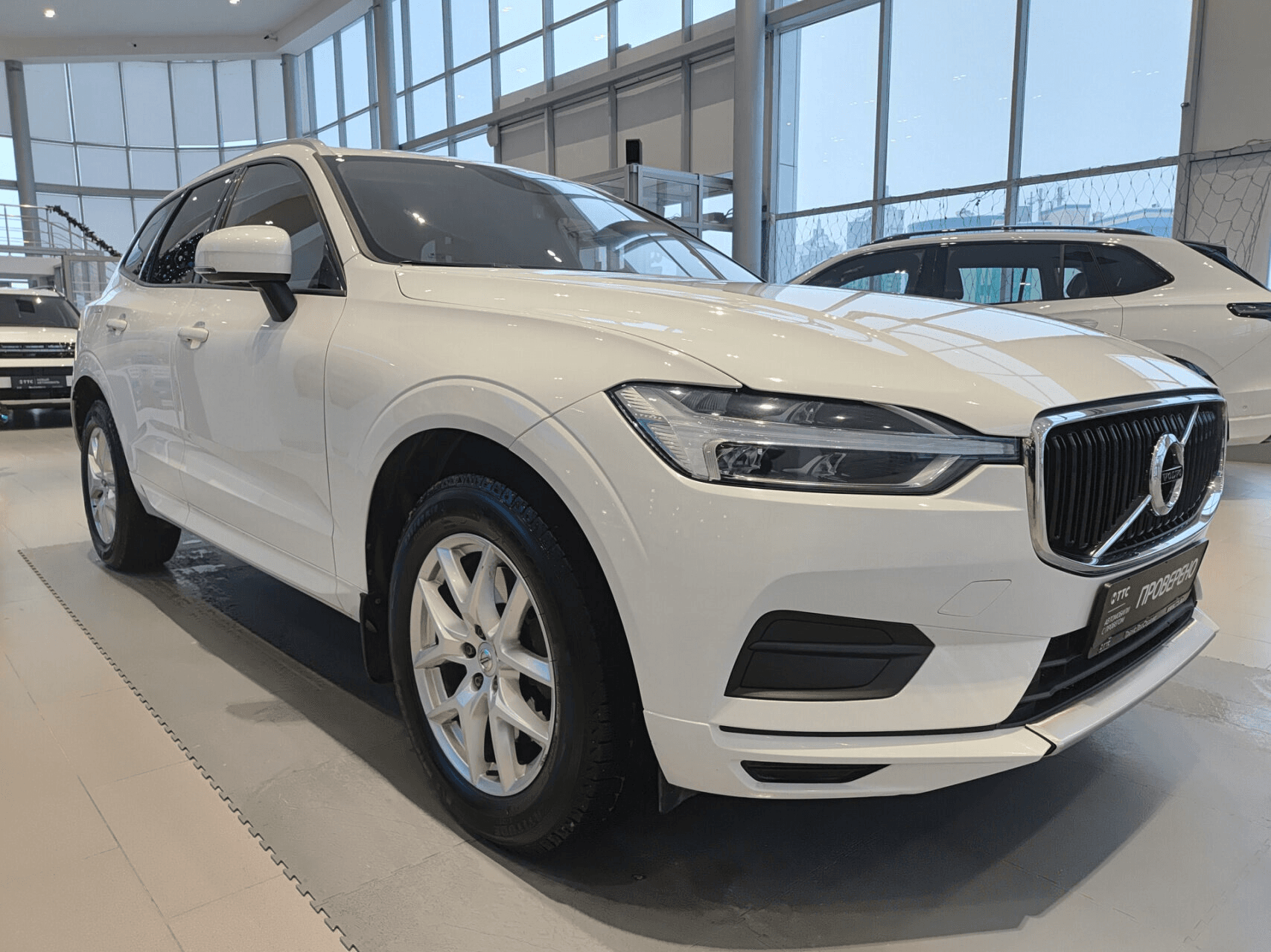 Volvo XC60 2019 — миниатюра 3