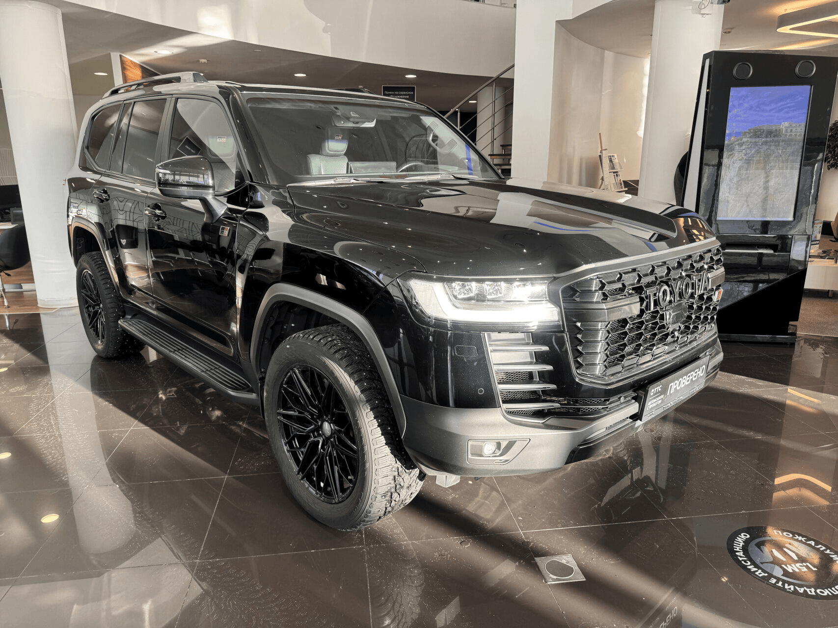 Toyota Land Cruiser 300 2021 — миниатюра 3