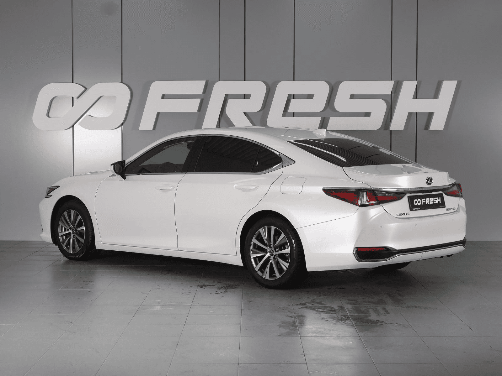 Lexus ES 2019 — миниатюра 2