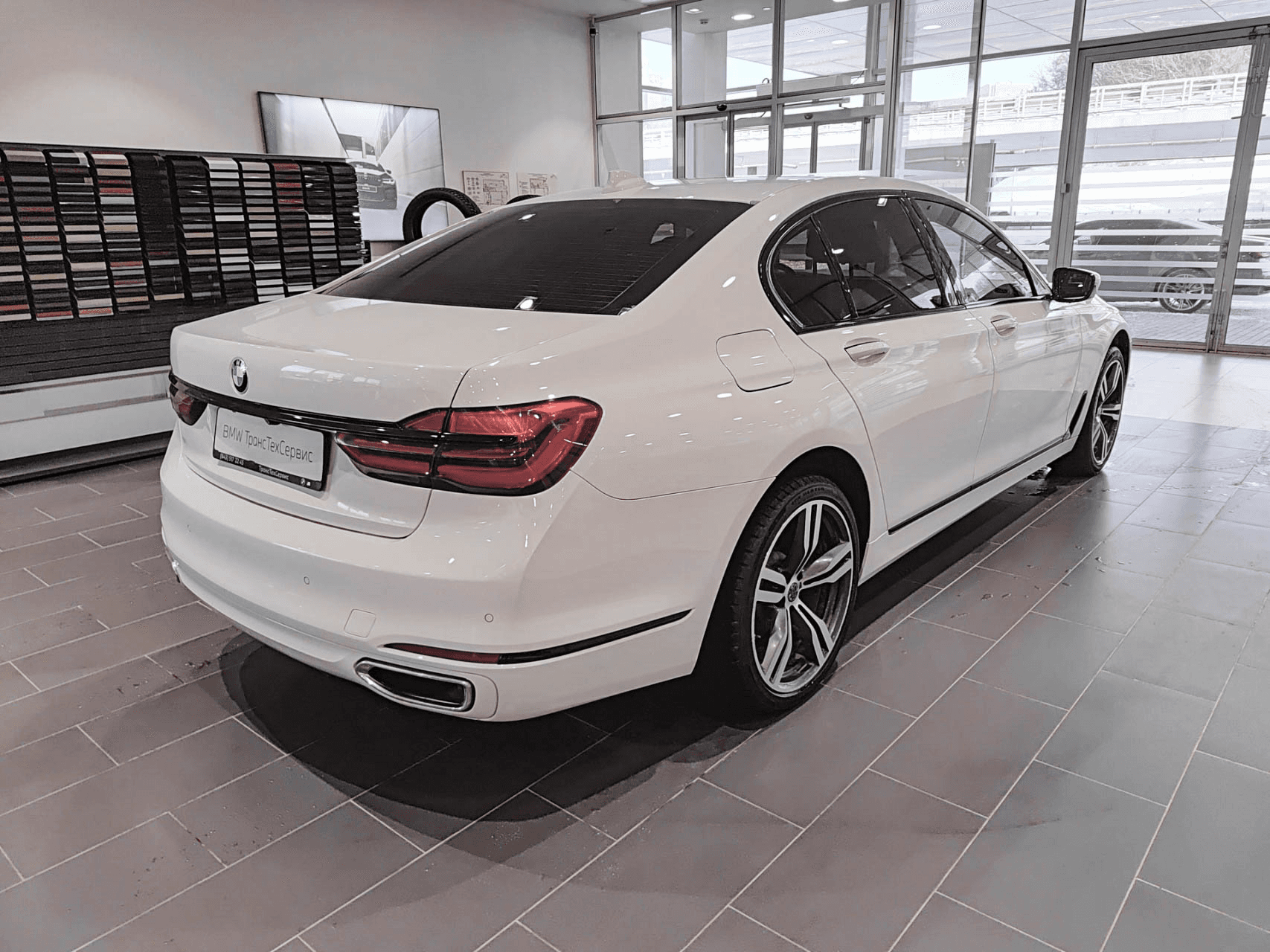 BMW 7 серия 2017 — миниатюра 5