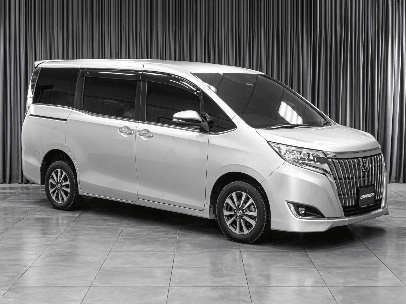 Toyota Esquire 2019 — купить в Тюмень