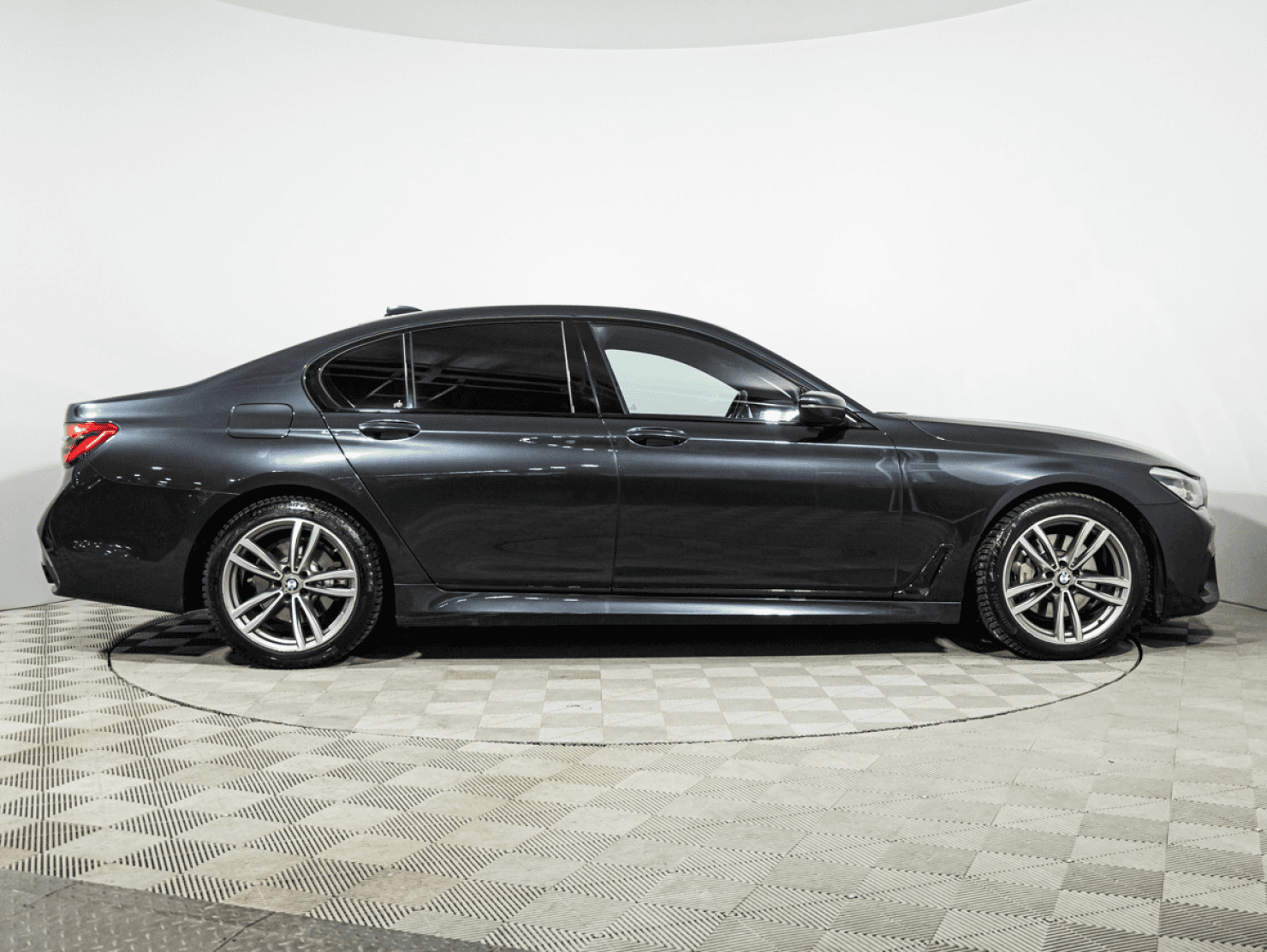 BMW 7 серия 2018 — миниатюра 4