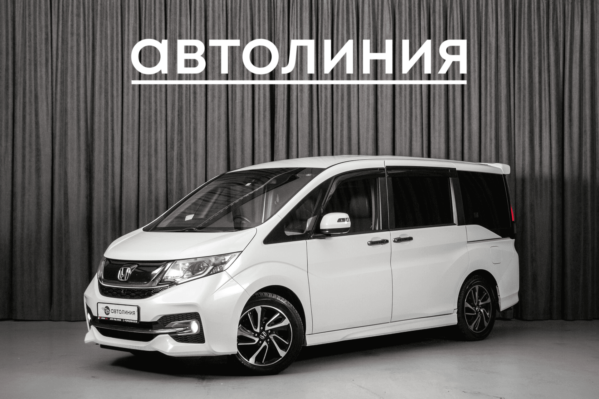 Honda Stepwgn 2015 — купить в Красноярск
