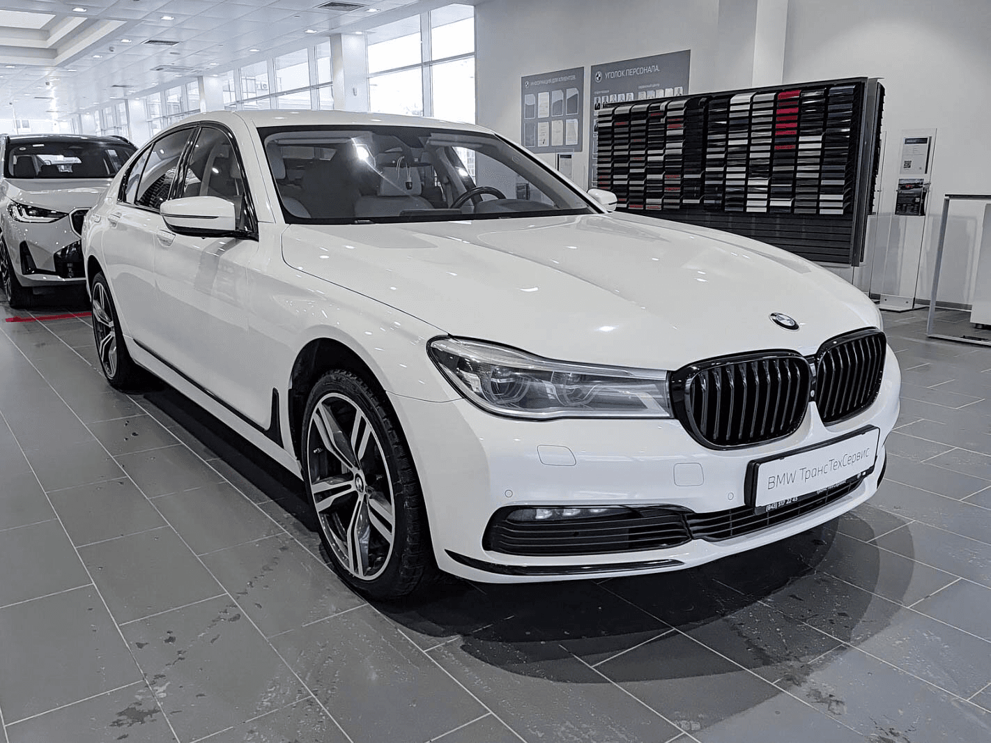 BMW 7 серия 2017 — миниатюра 3