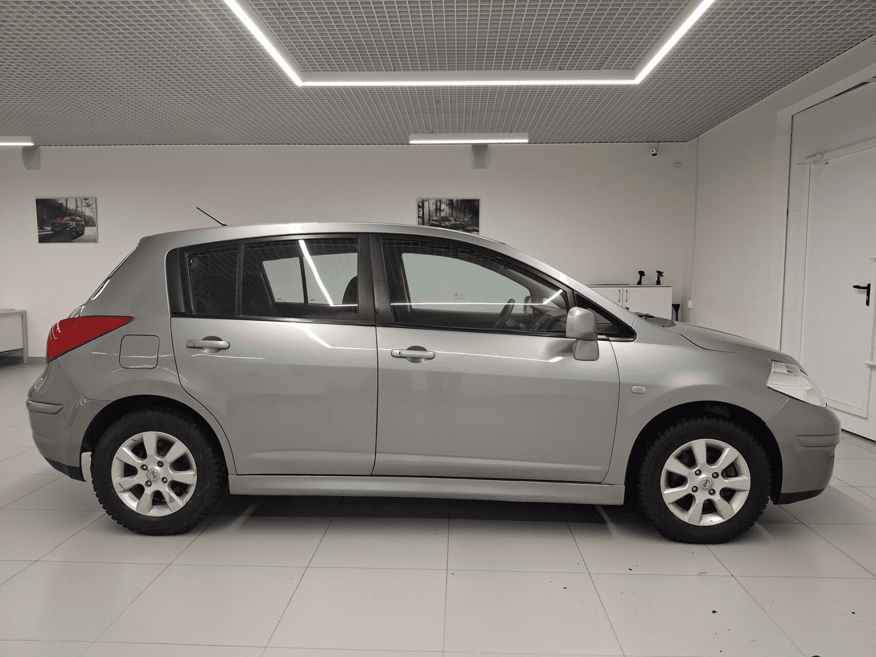 Nissan Tiida 2010 — миниатюра 4