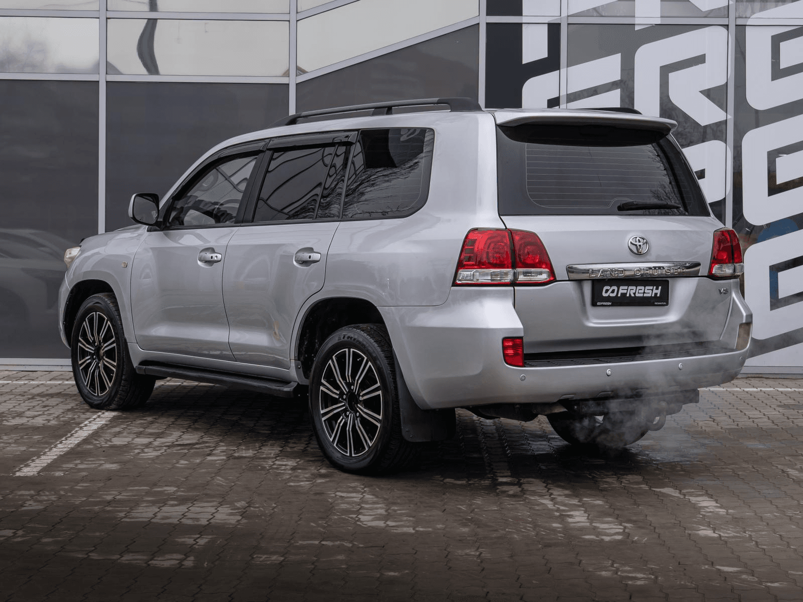 Toyota Land Cruiser 200 2010 — миниатюра 2