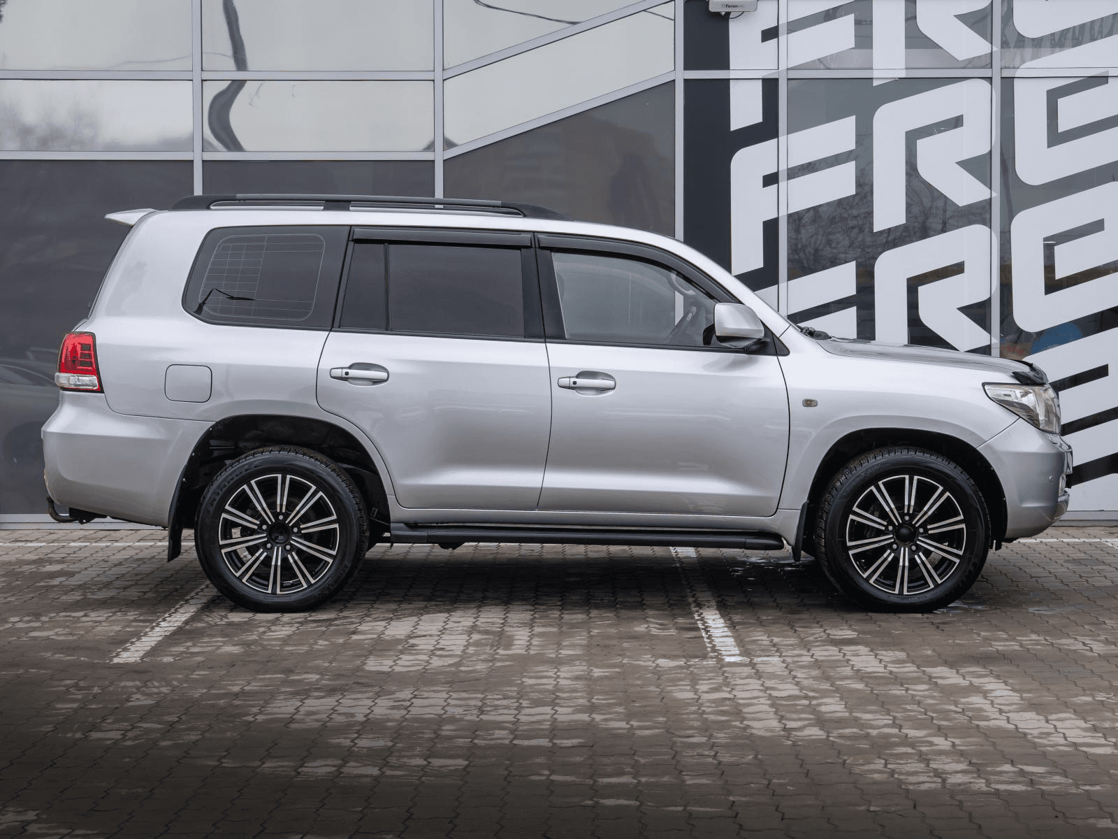 Toyota Land Cruiser 200 2010 — миниатюра 5