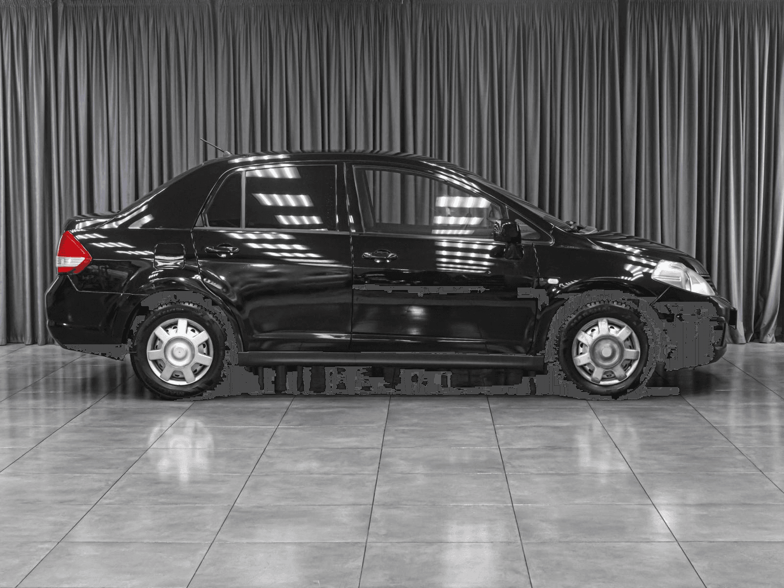 Nissan Tiida 2008 — миниатюра 5