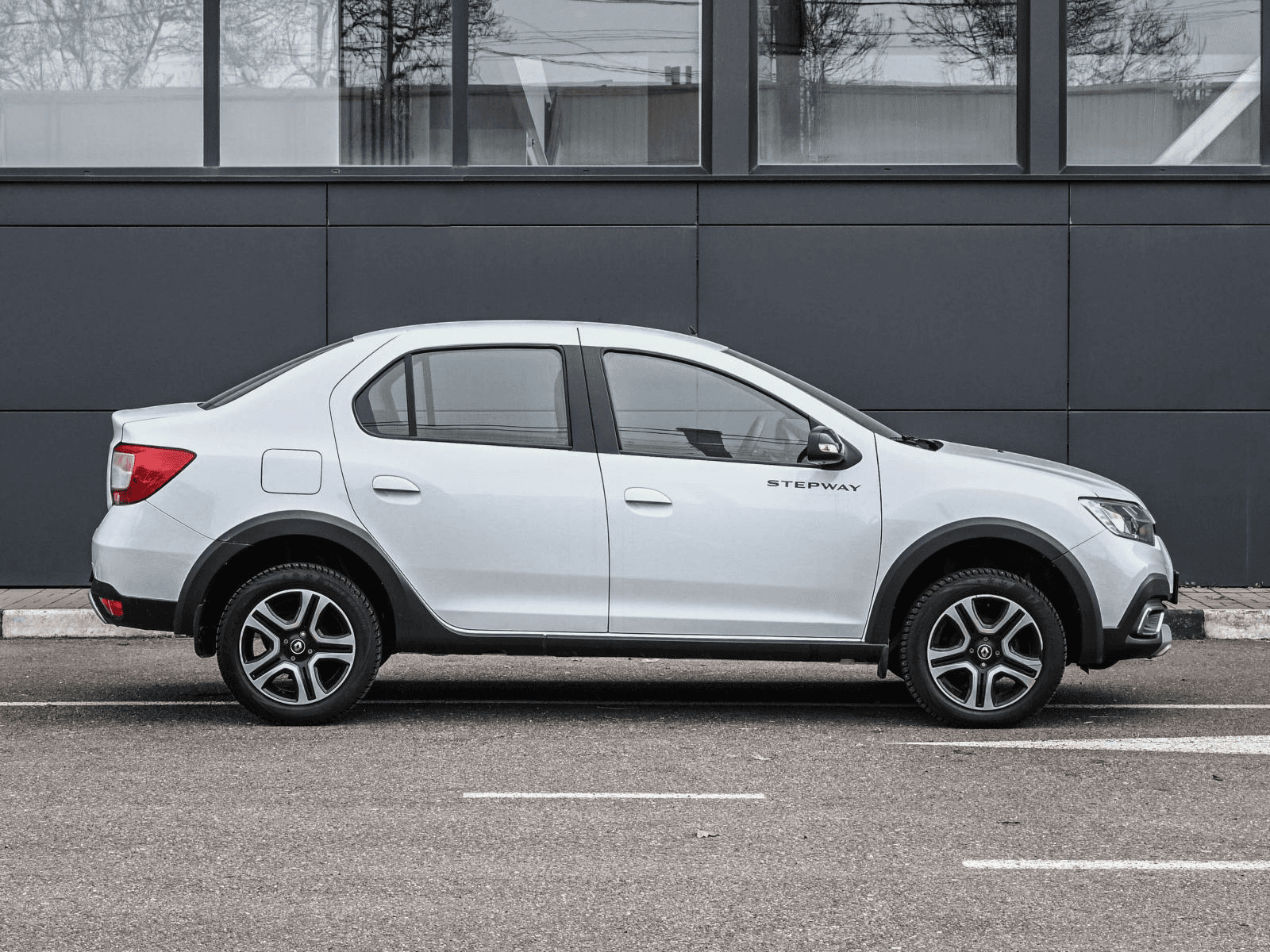 Renault Logan Stepway 2022 — миниатюра 5