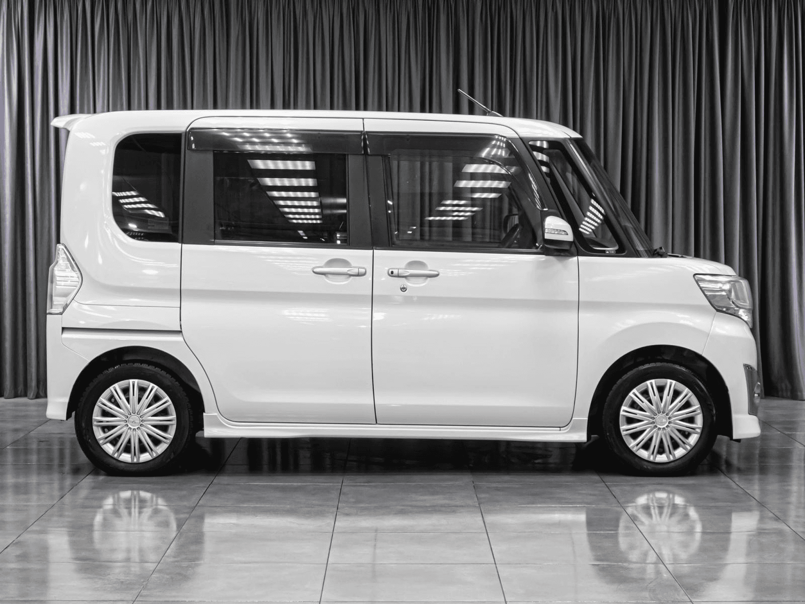 Daihatsu Tanto 2015 — миниатюра 5