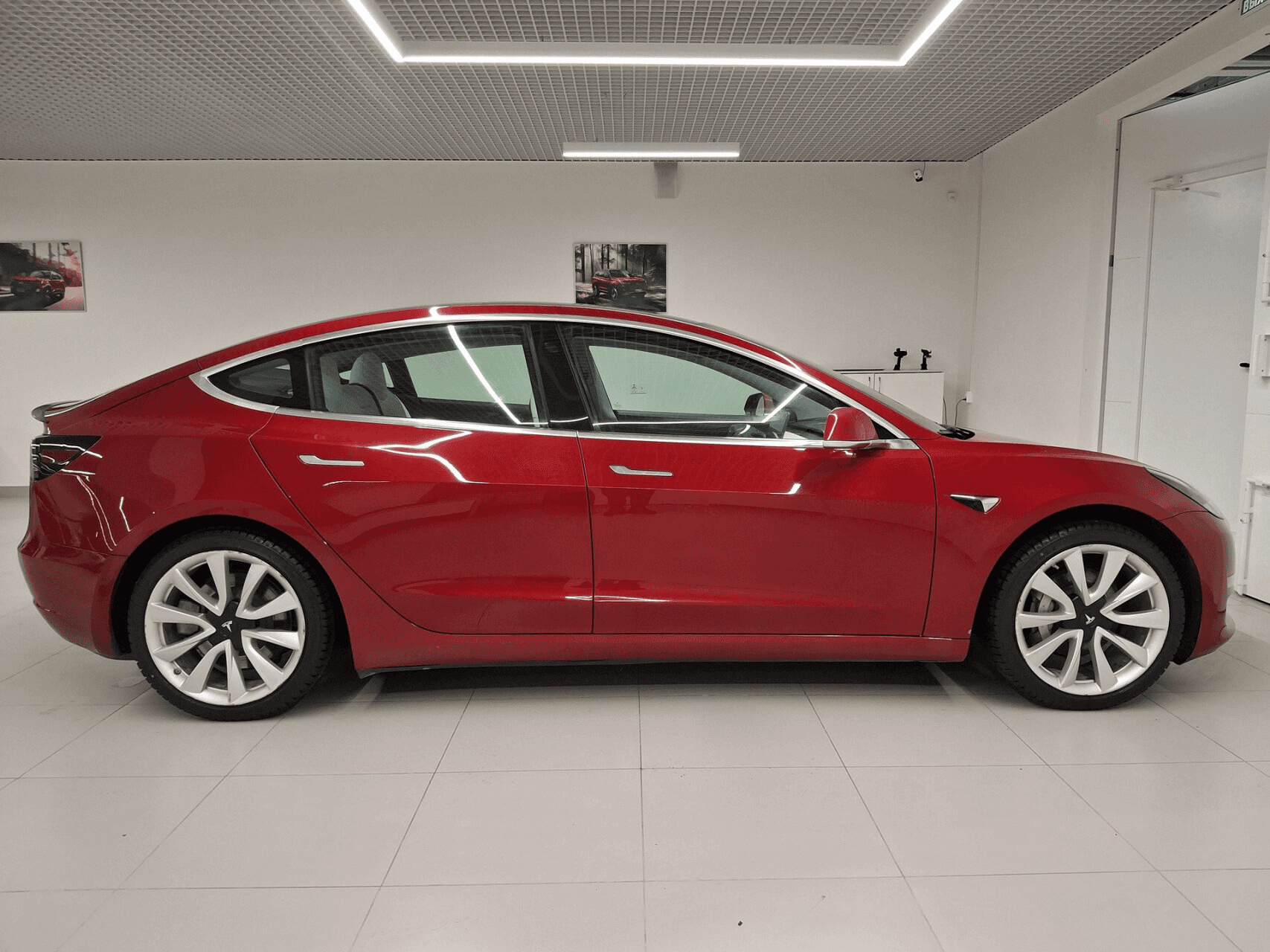 Tesla Model 3 2020 — миниатюра 4