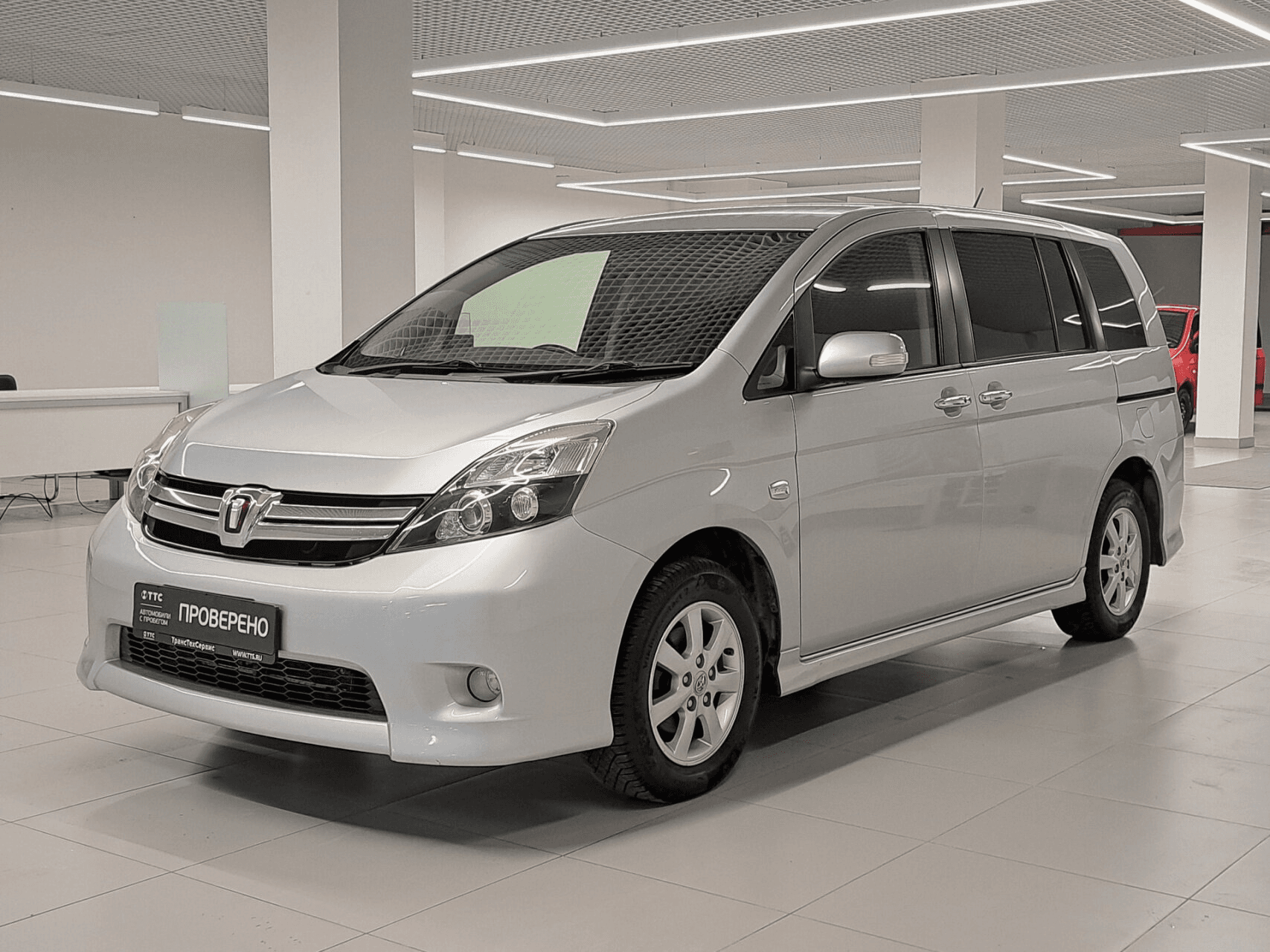 Toyota ISis — купить