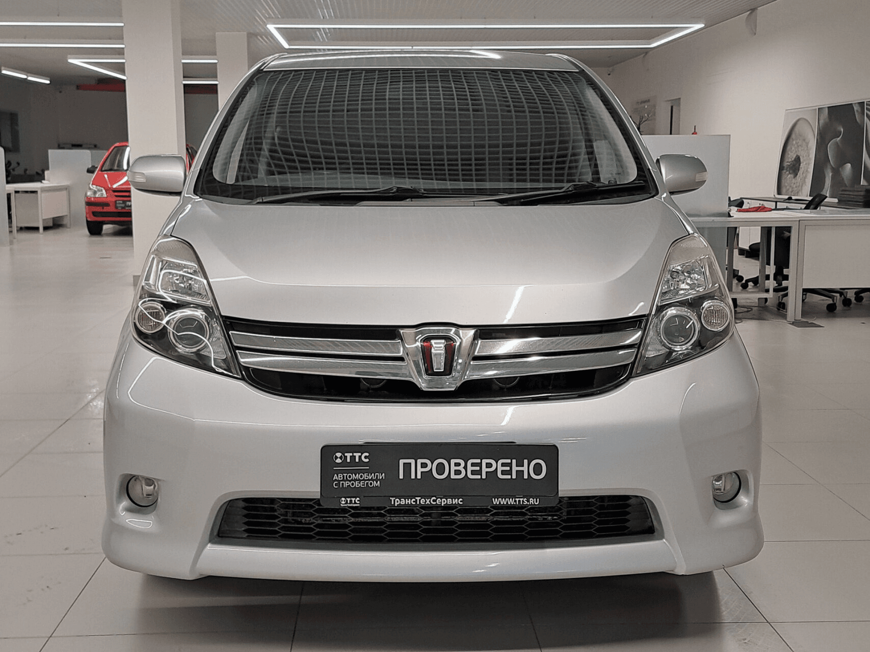 Toyota ISis 2012 — миниатюра 2