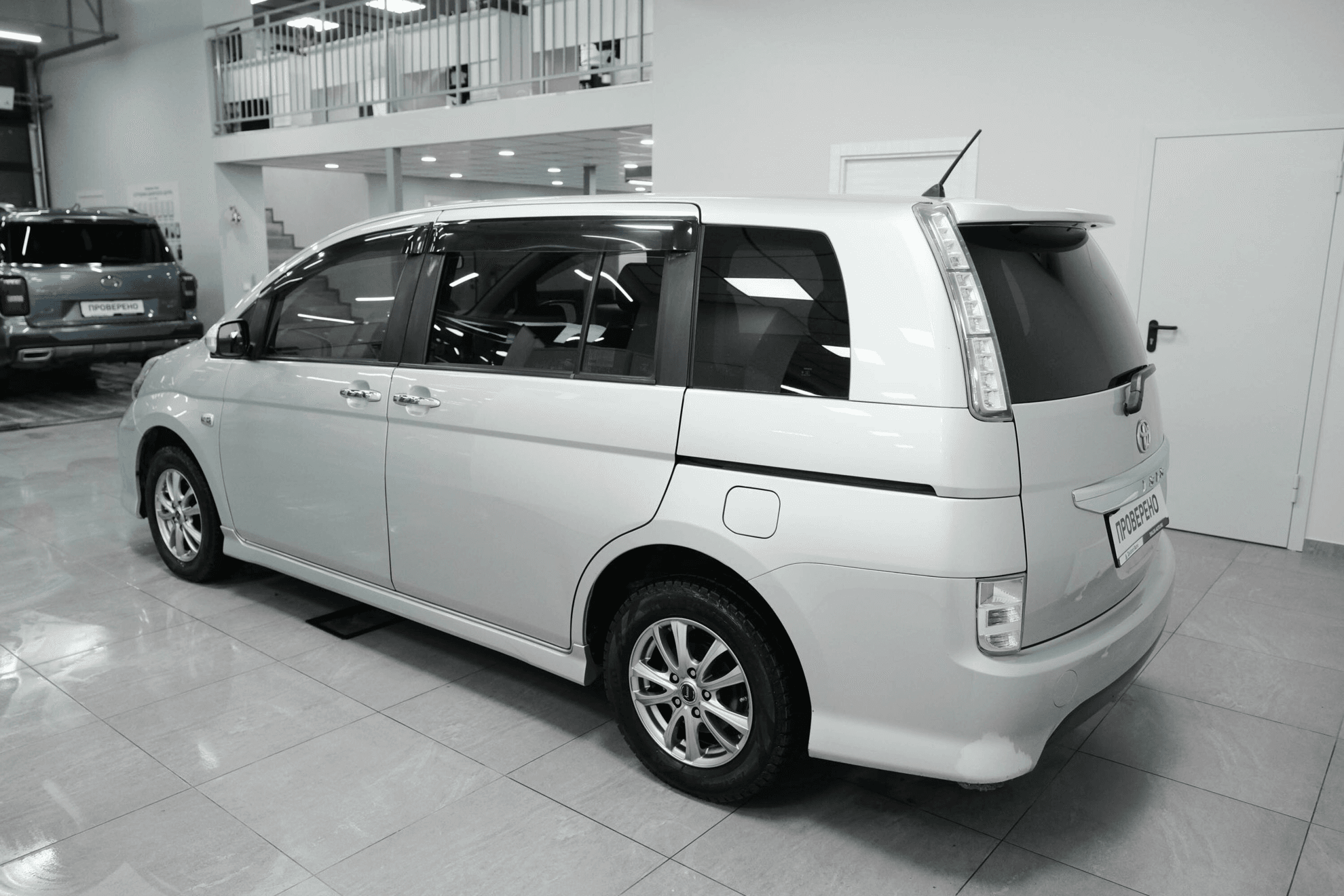 Toyota ISis 2012 — миниатюра 4