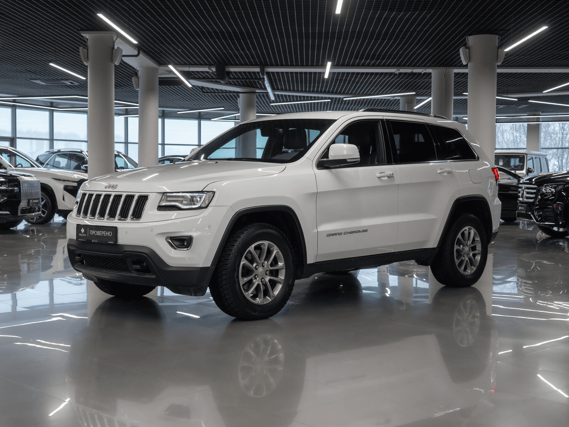 Jeep Grand Cherokee 2015 — купить в Москва