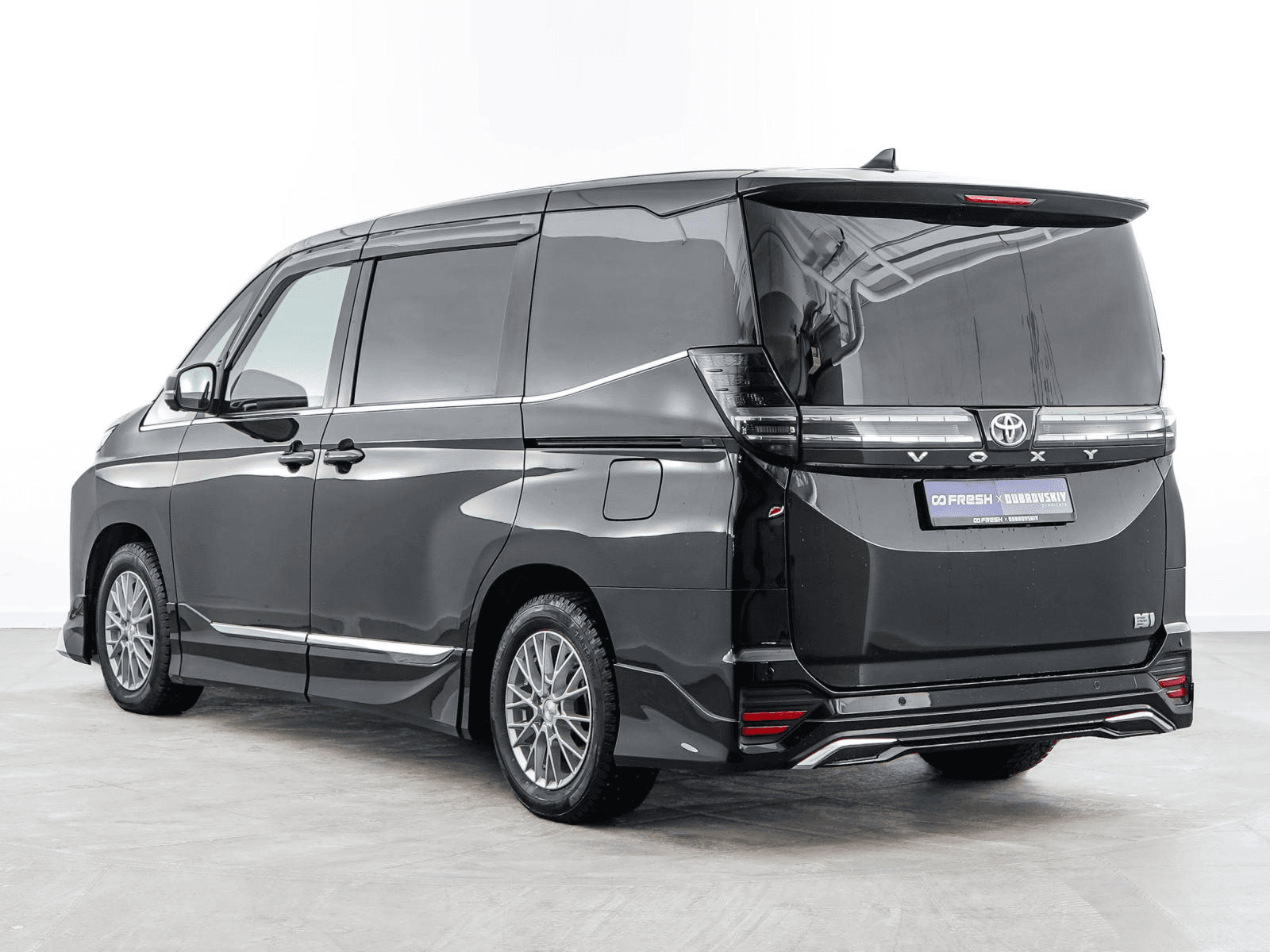 Toyota Voxy 2022 — миниатюра 2