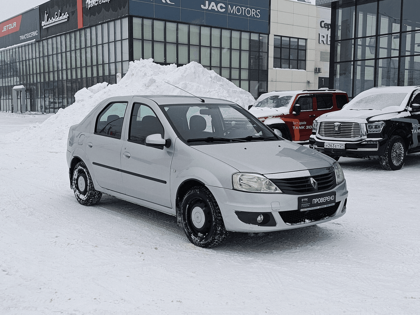 Renault Logan 2013 — миниатюра 3