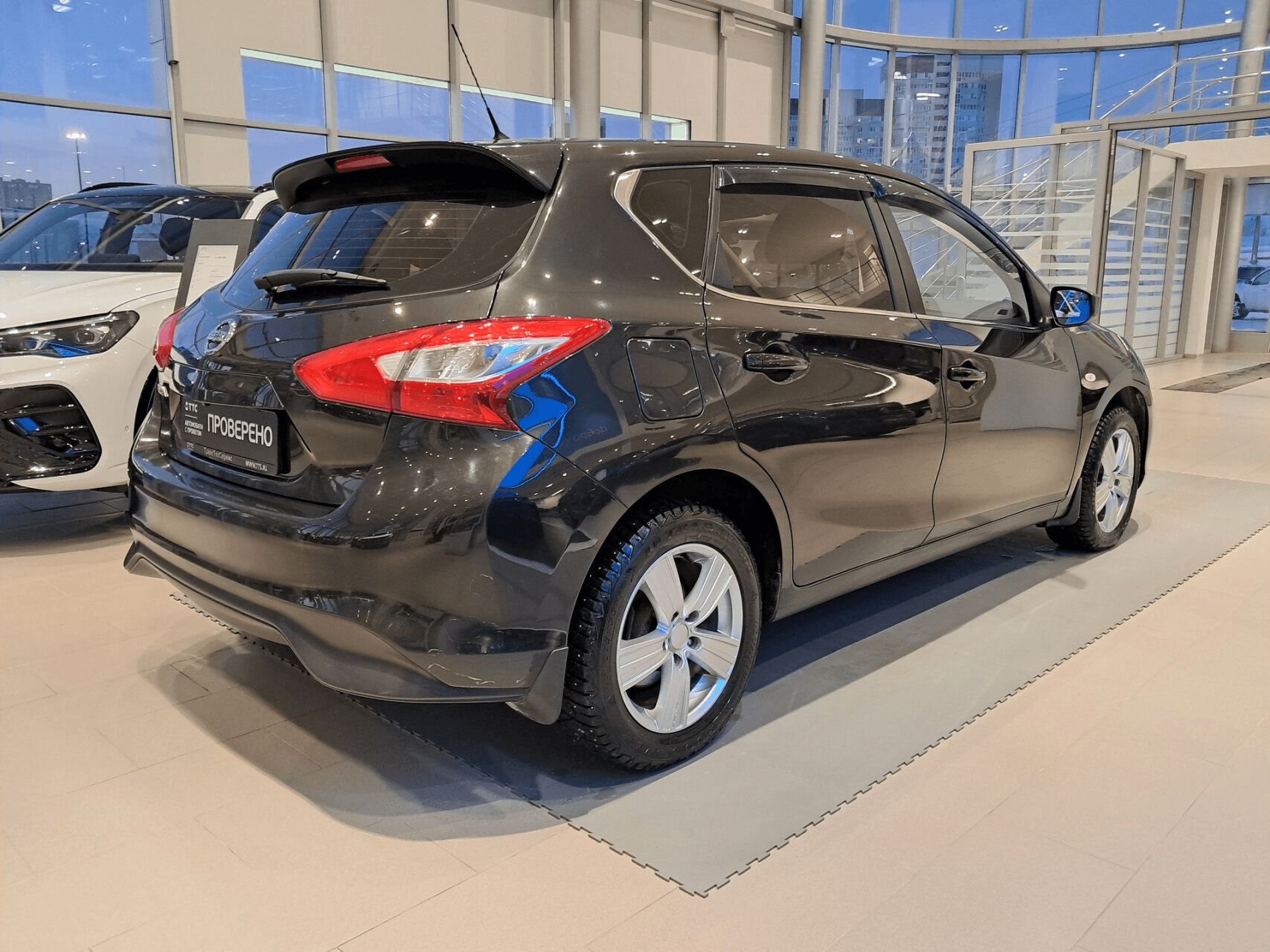 Nissan Tiida 2015 — миниатюра 5