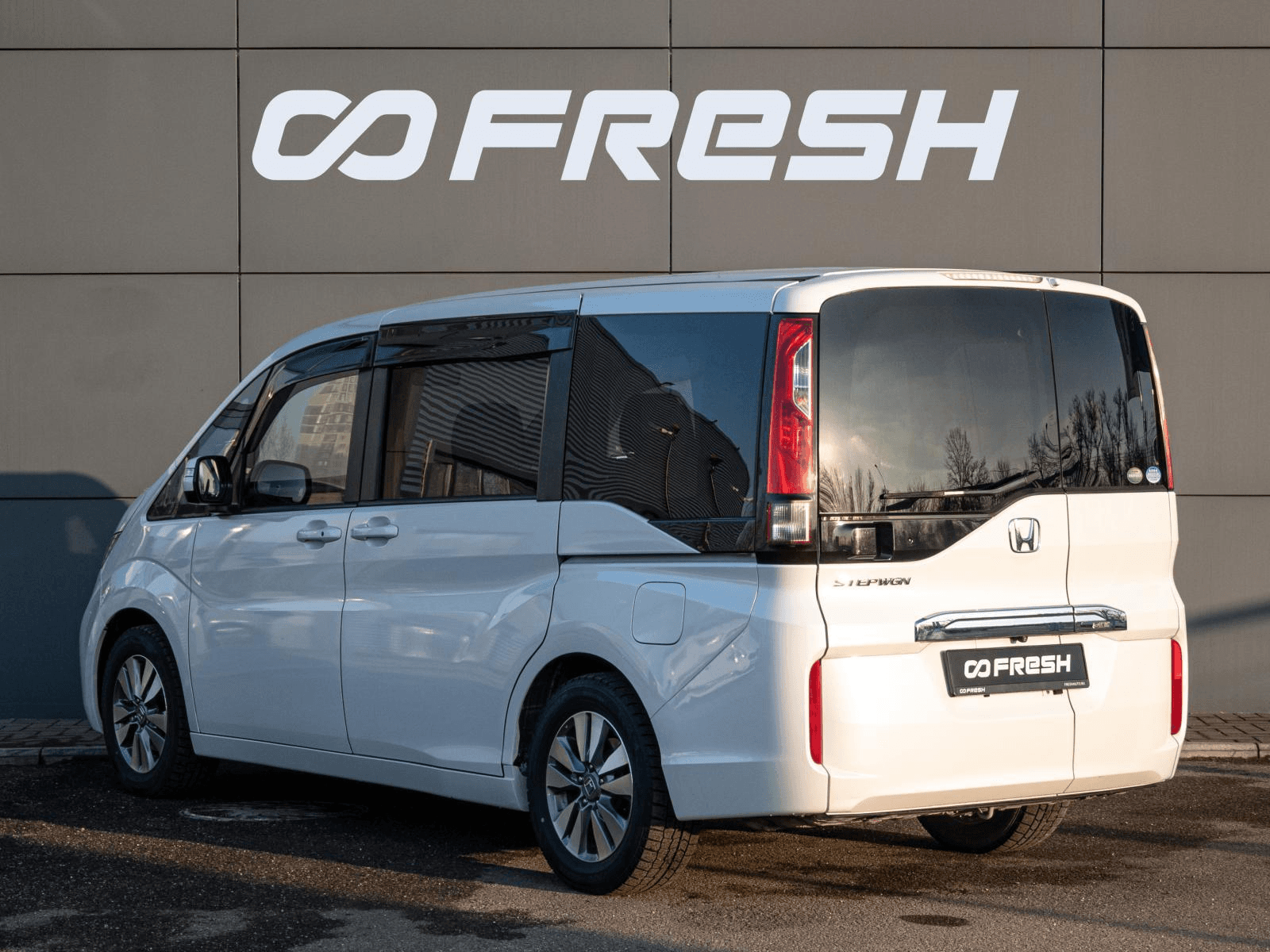 Honda Stepwgn 2016 — миниатюра 2