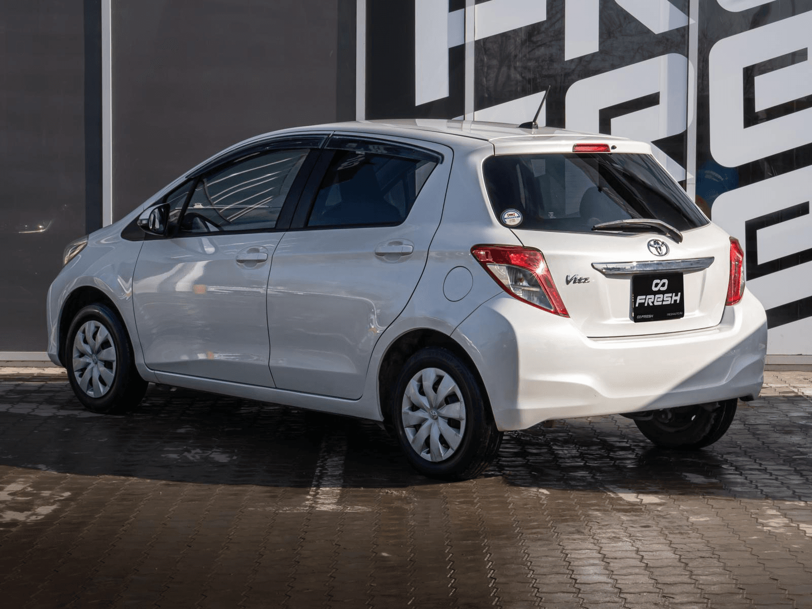 Toyota Vitz 2011 — миниатюра 2