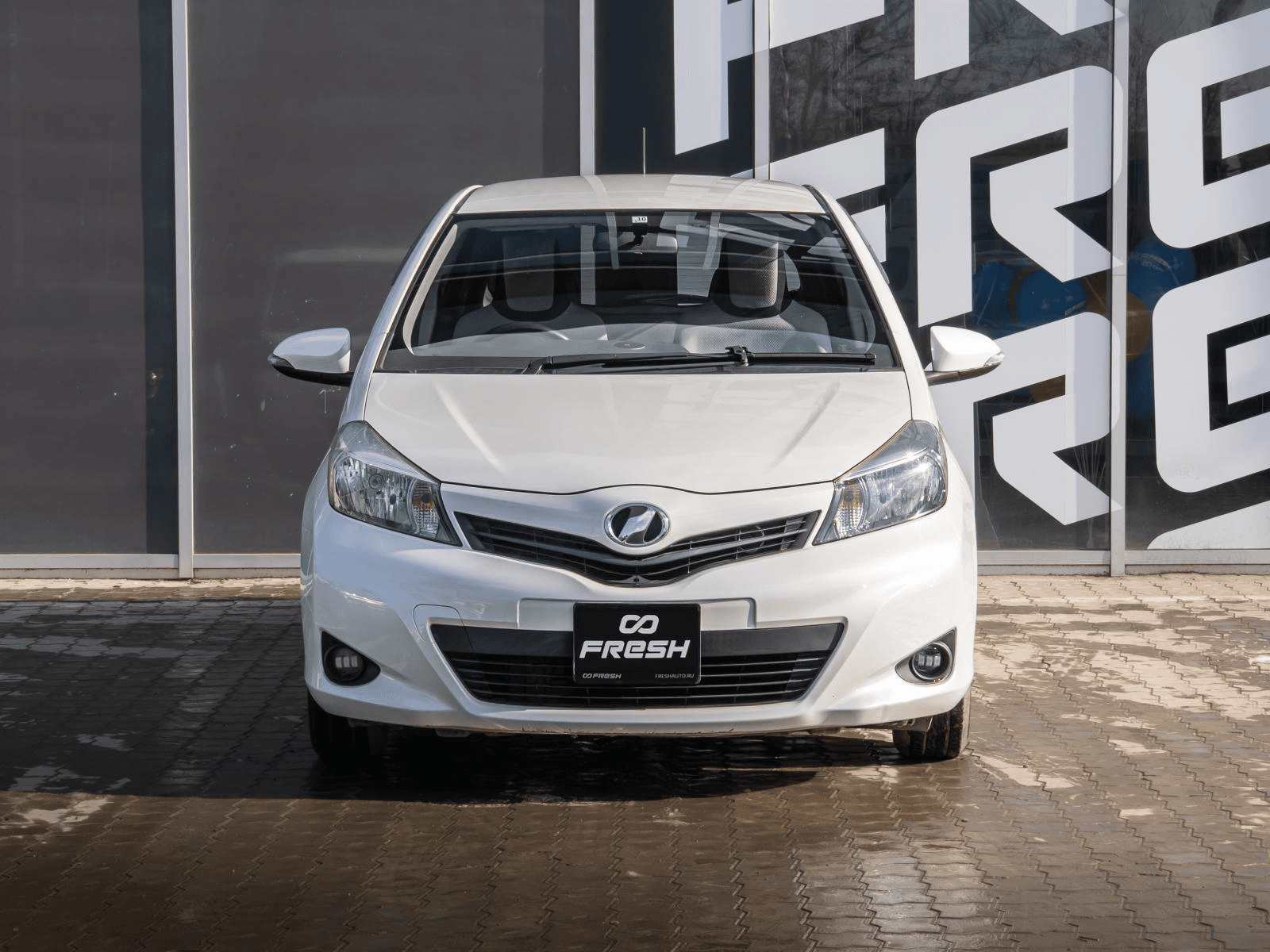 Toyota Vitz 2011 — миниатюра 3