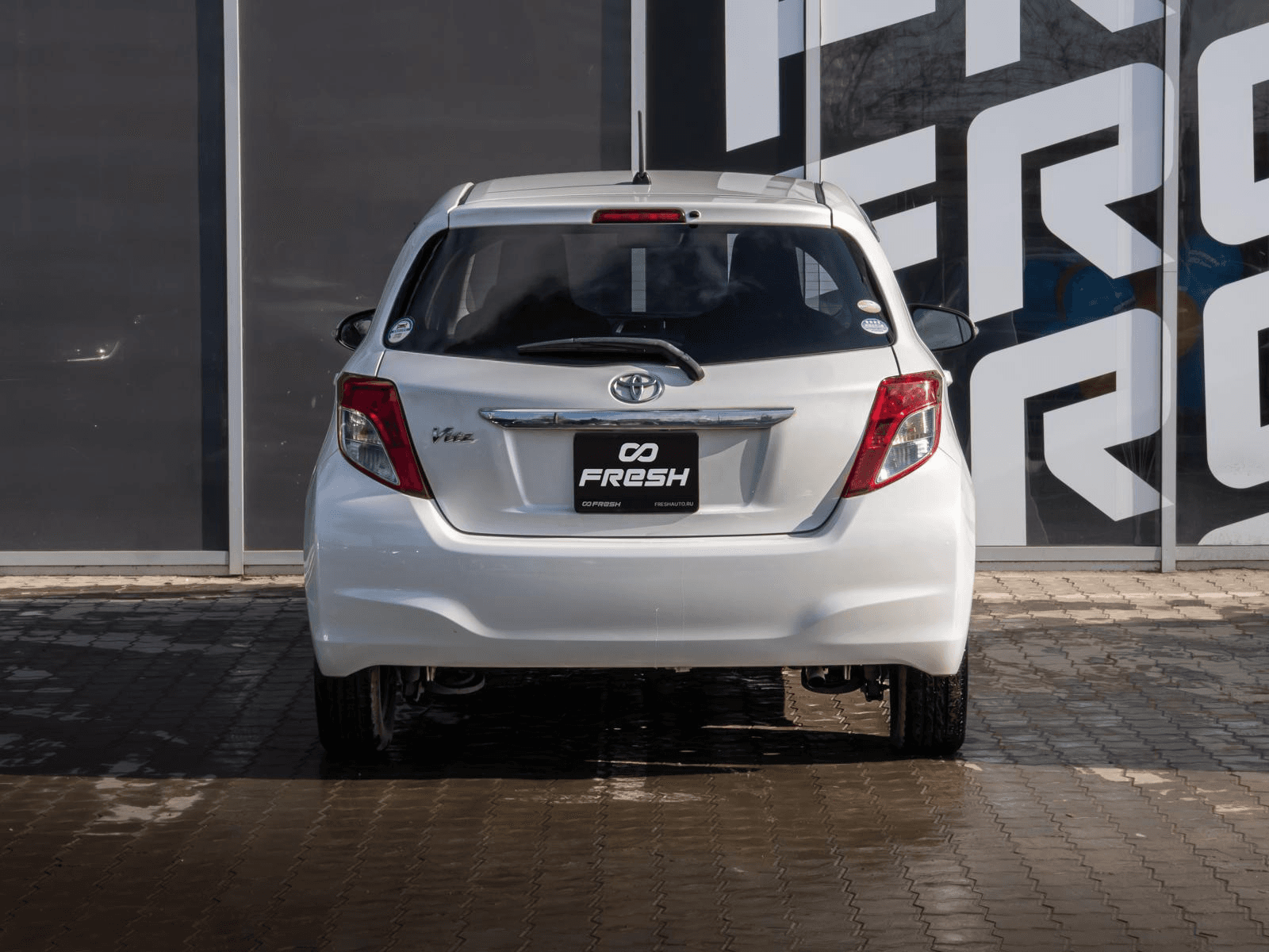 Toyota Vitz 2011 — миниатюра 4