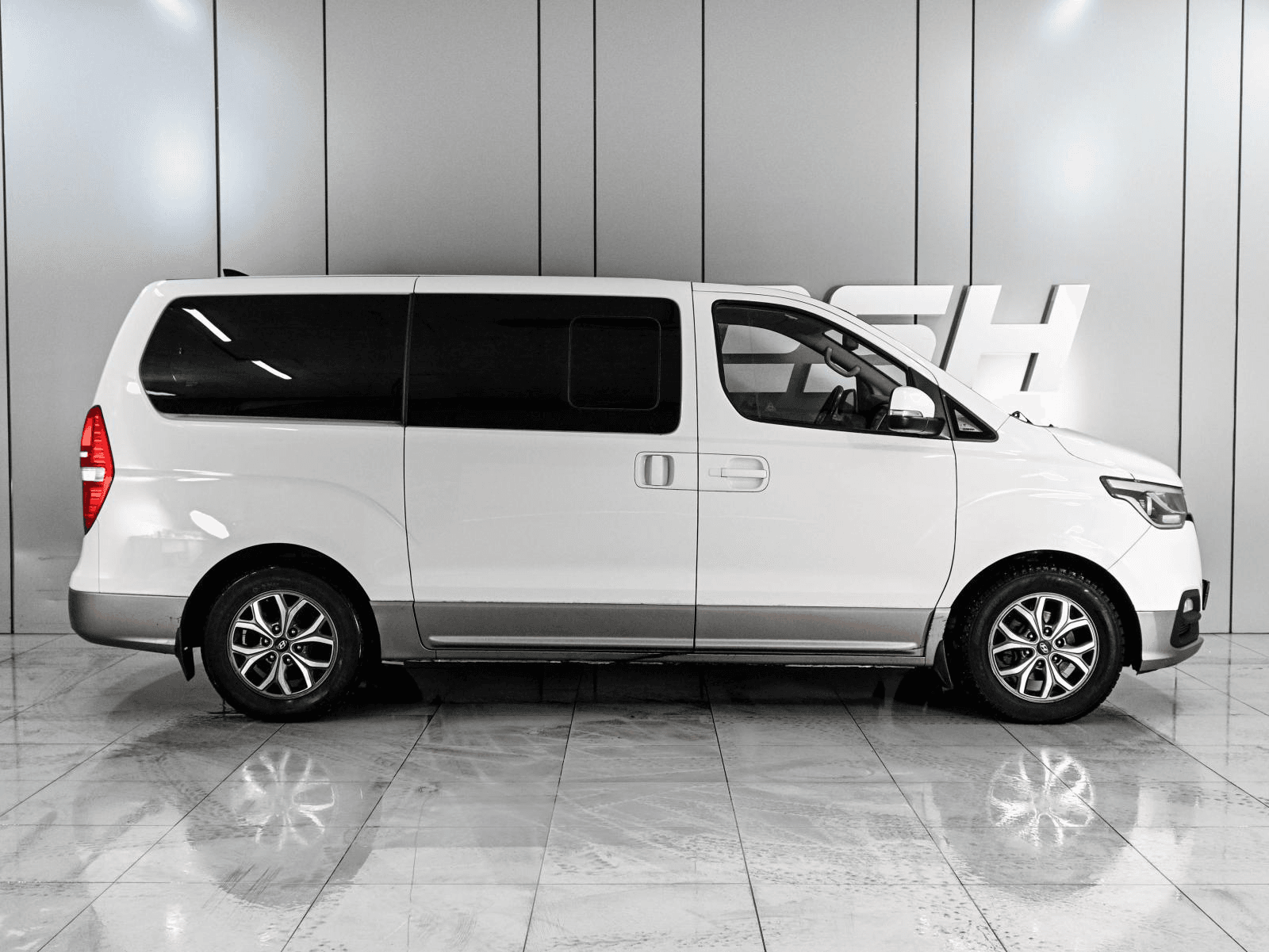 Hyundai H-1 2019 — миниатюра 5