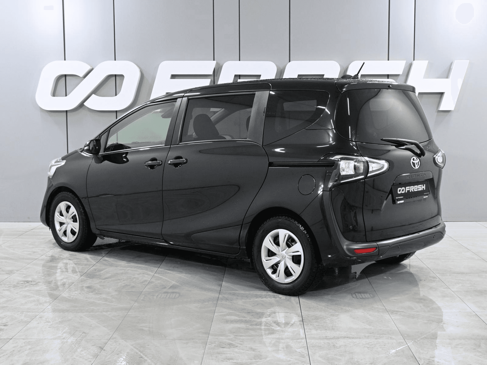 Toyota Sienta 2019 — миниатюра 2