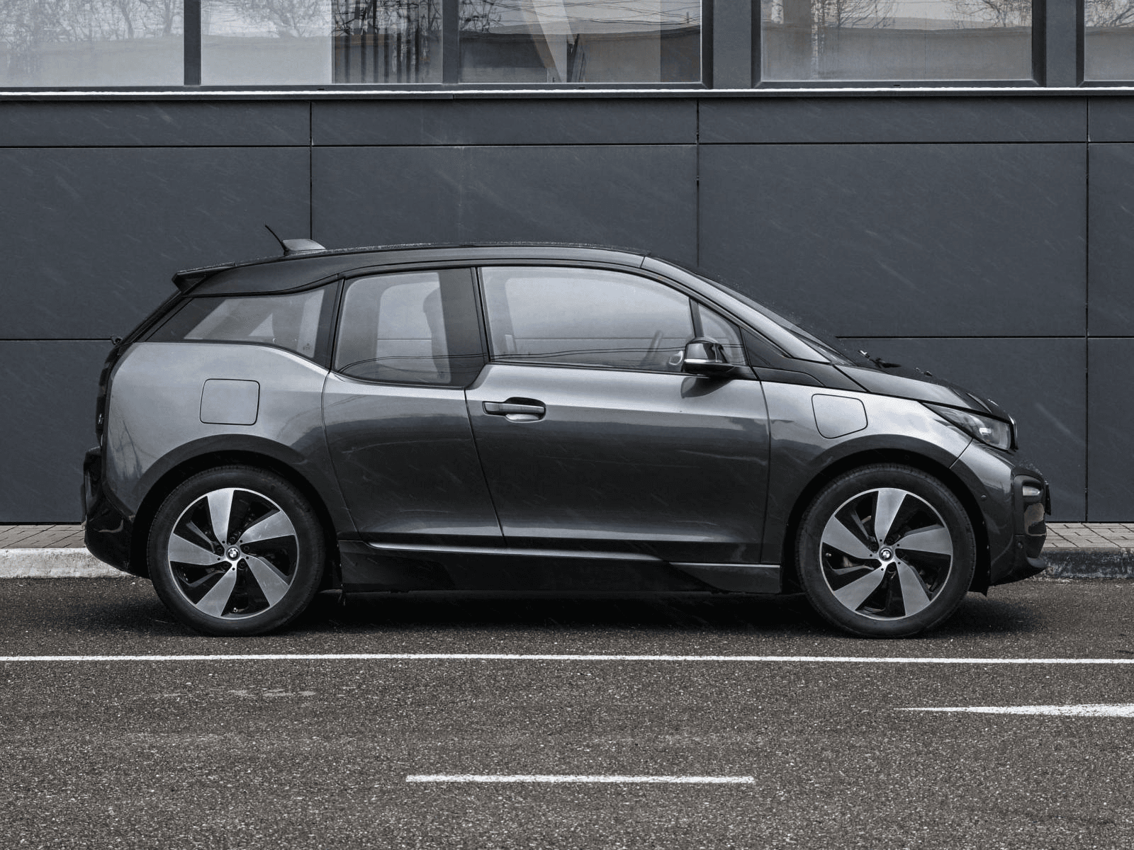 BMW i3 2018 — миниатюра 5