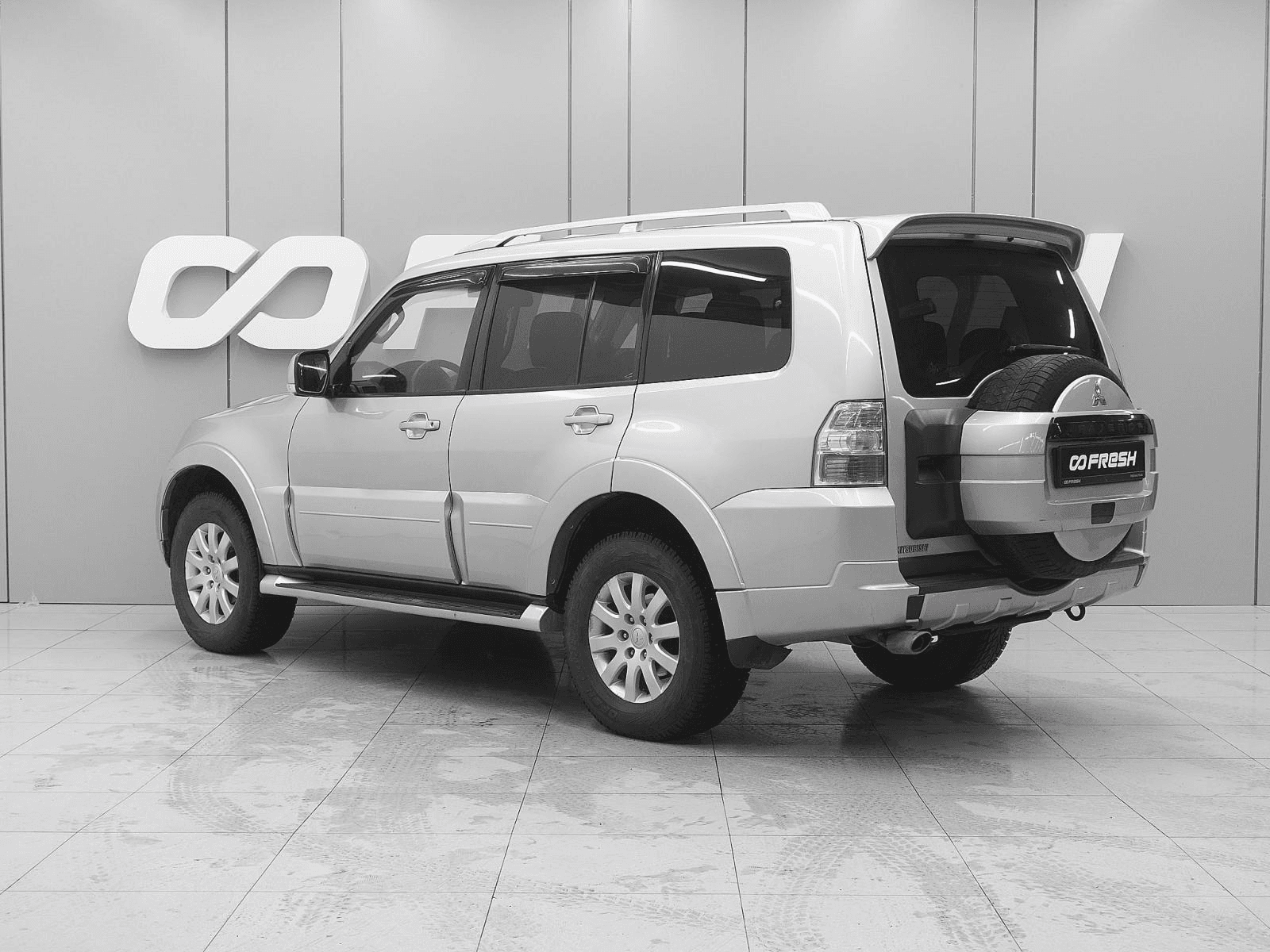 Mitsubishi Pajero 2010 — миниатюра 2