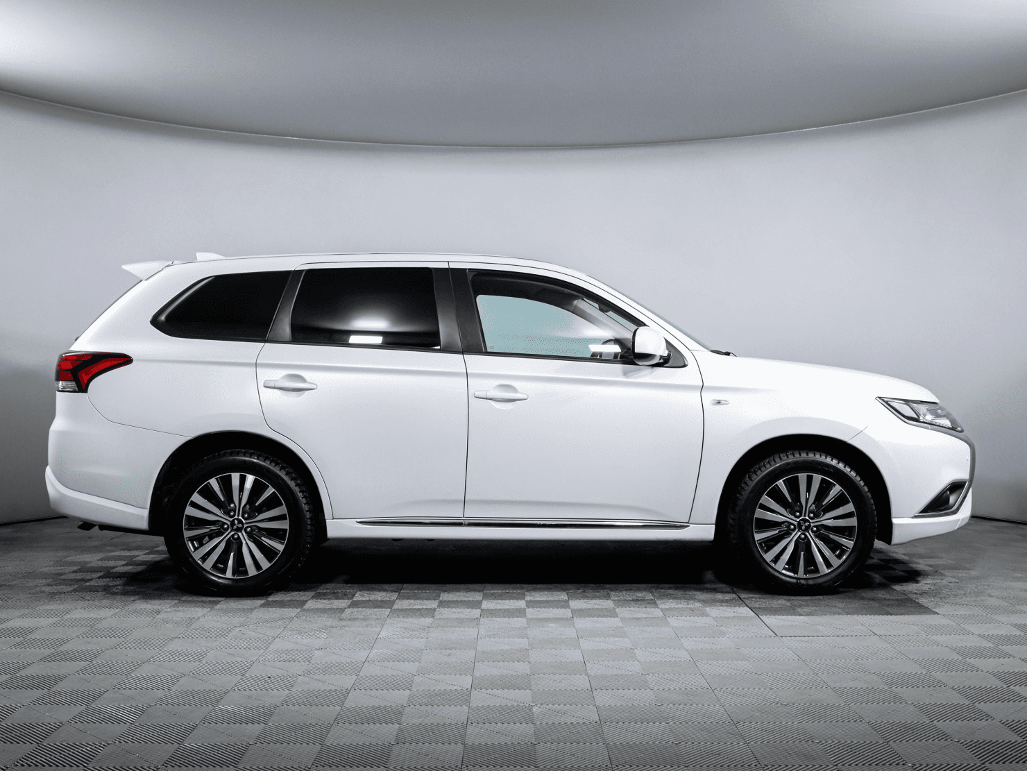 Mitsubishi Outlander 2022 — миниатюра 4