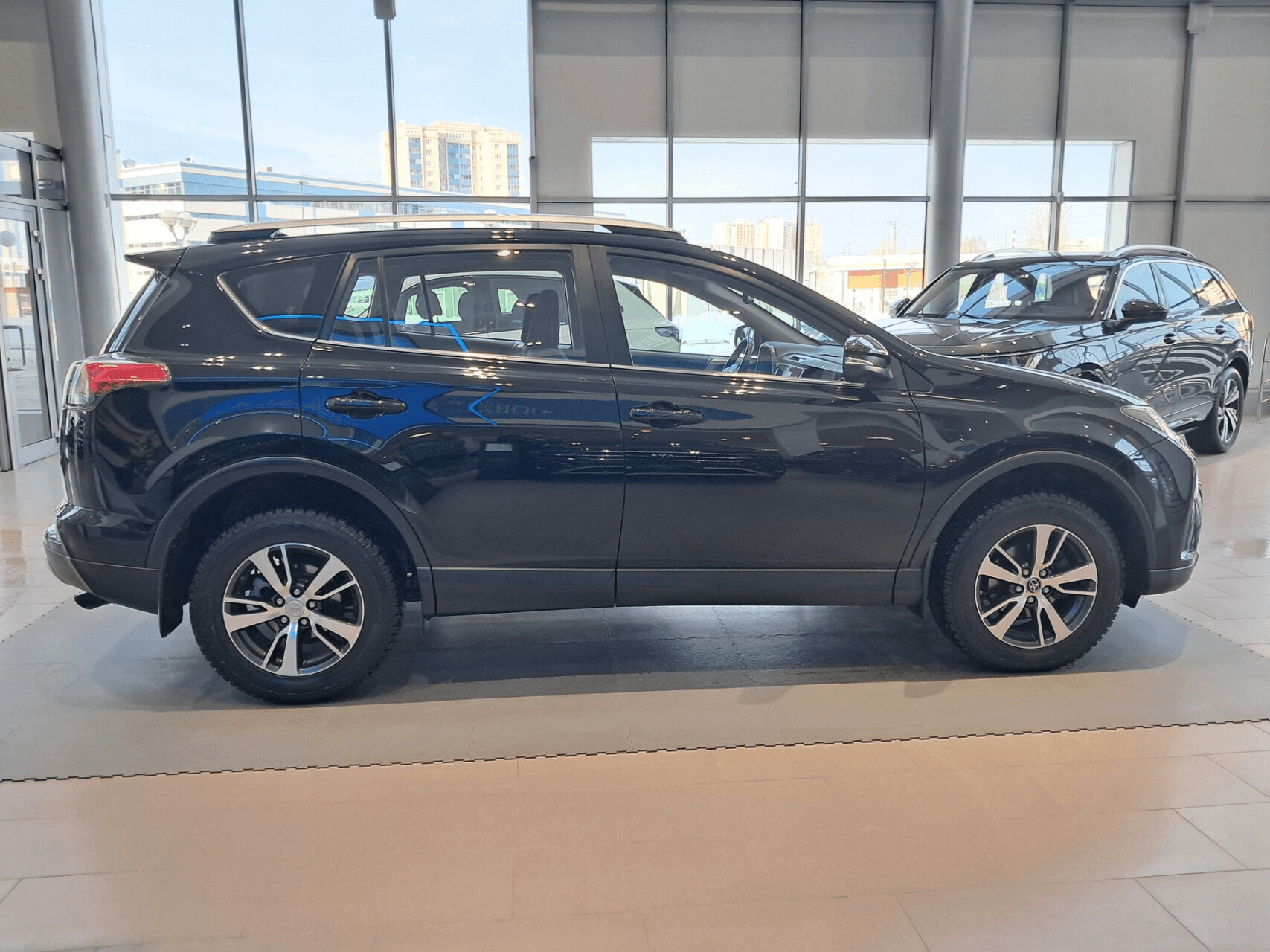 Toyota RAV4 2018 — миниатюра 4