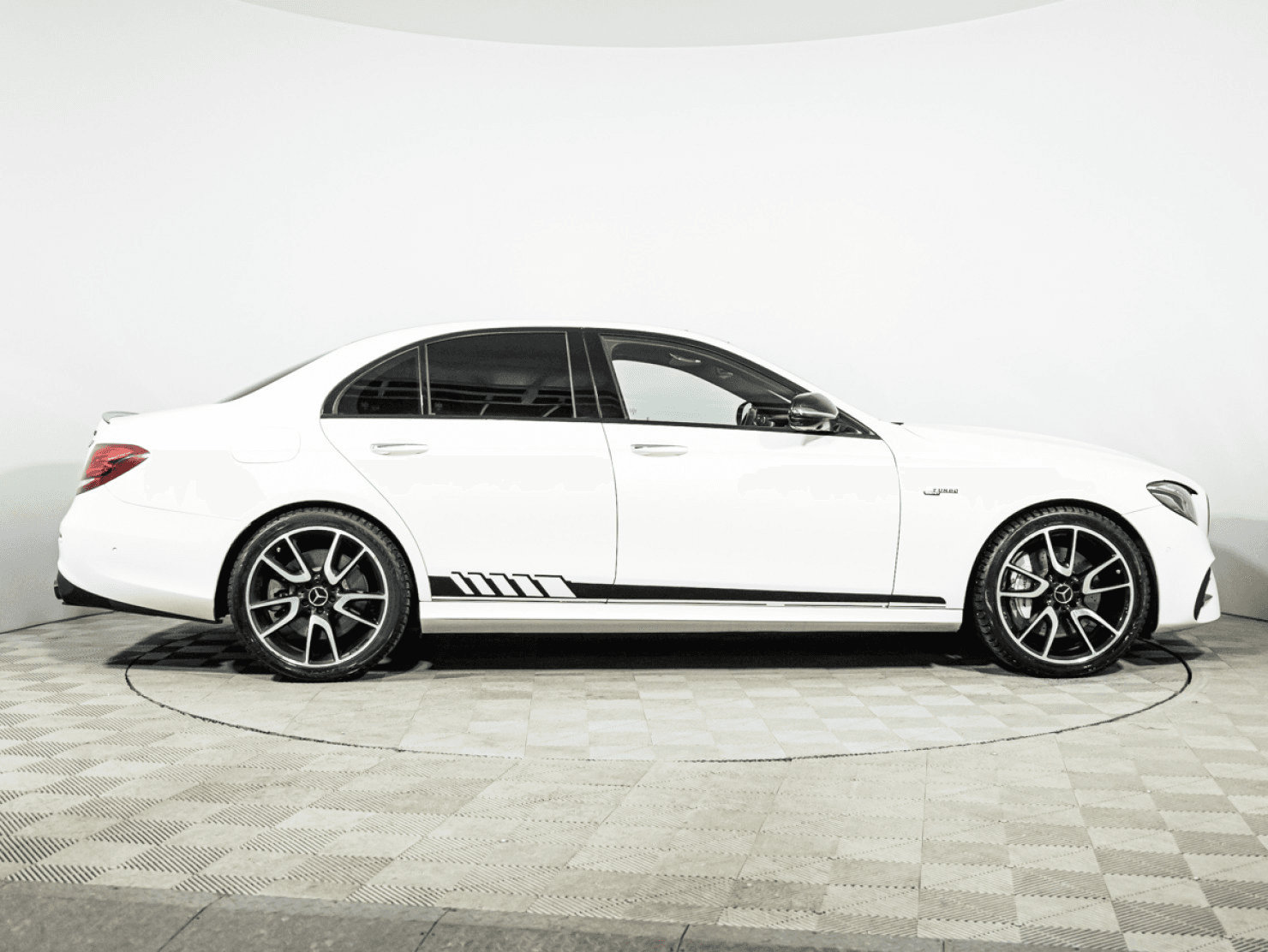 Mercedes-Benz E-Класс AMG 2018 — миниатюра 4