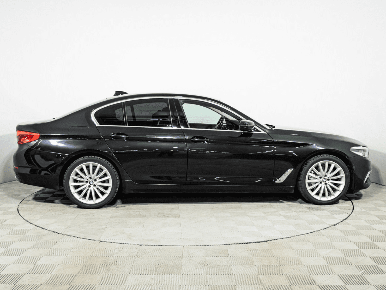 BMW 5 серия 2018 — миниатюра 4